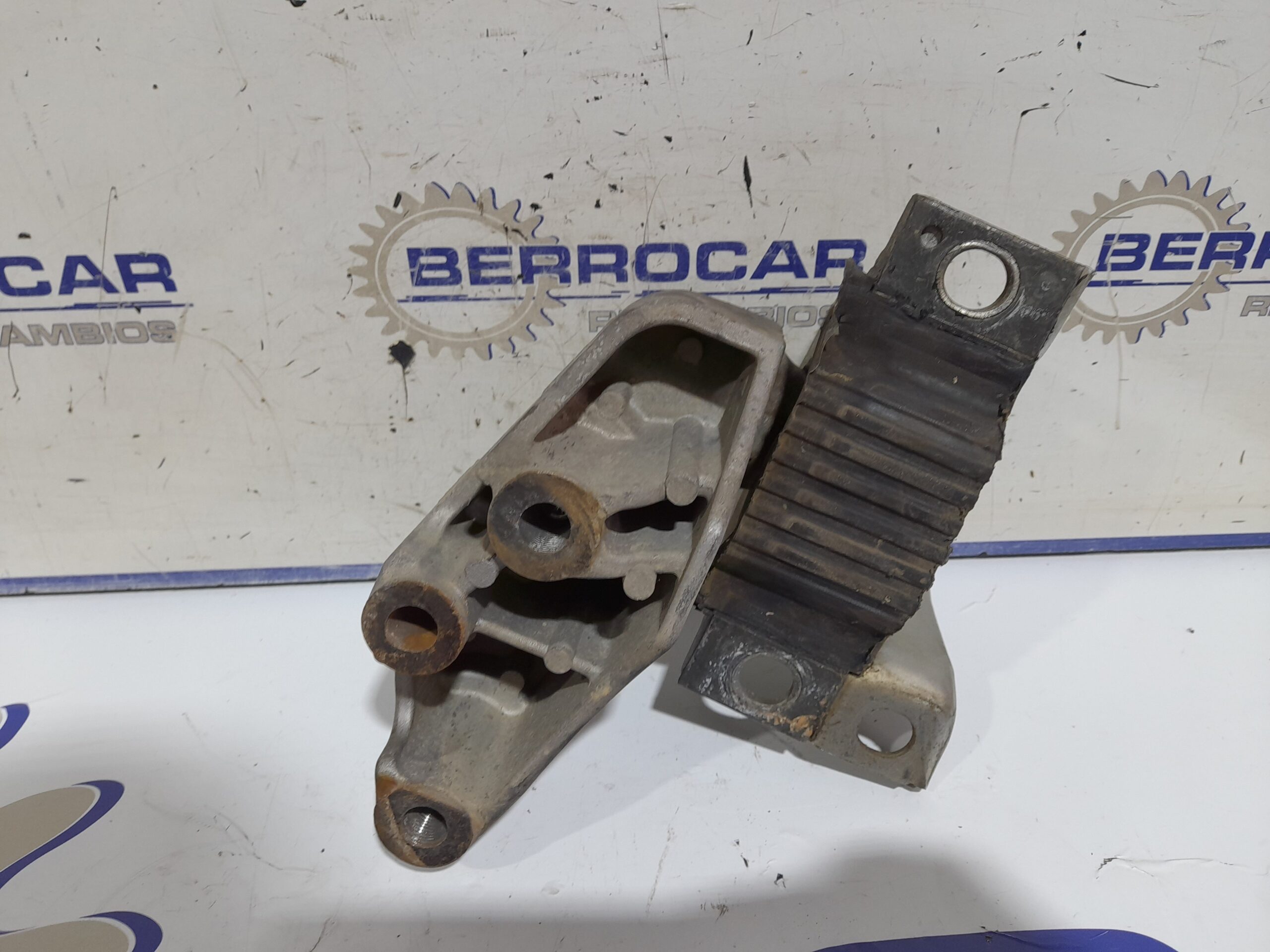 soporte_motor_derecho_1367173080_peugeot_boxer_kasten_hochraum_rs3000_330_333_335_2_2_hdi_fap_cat