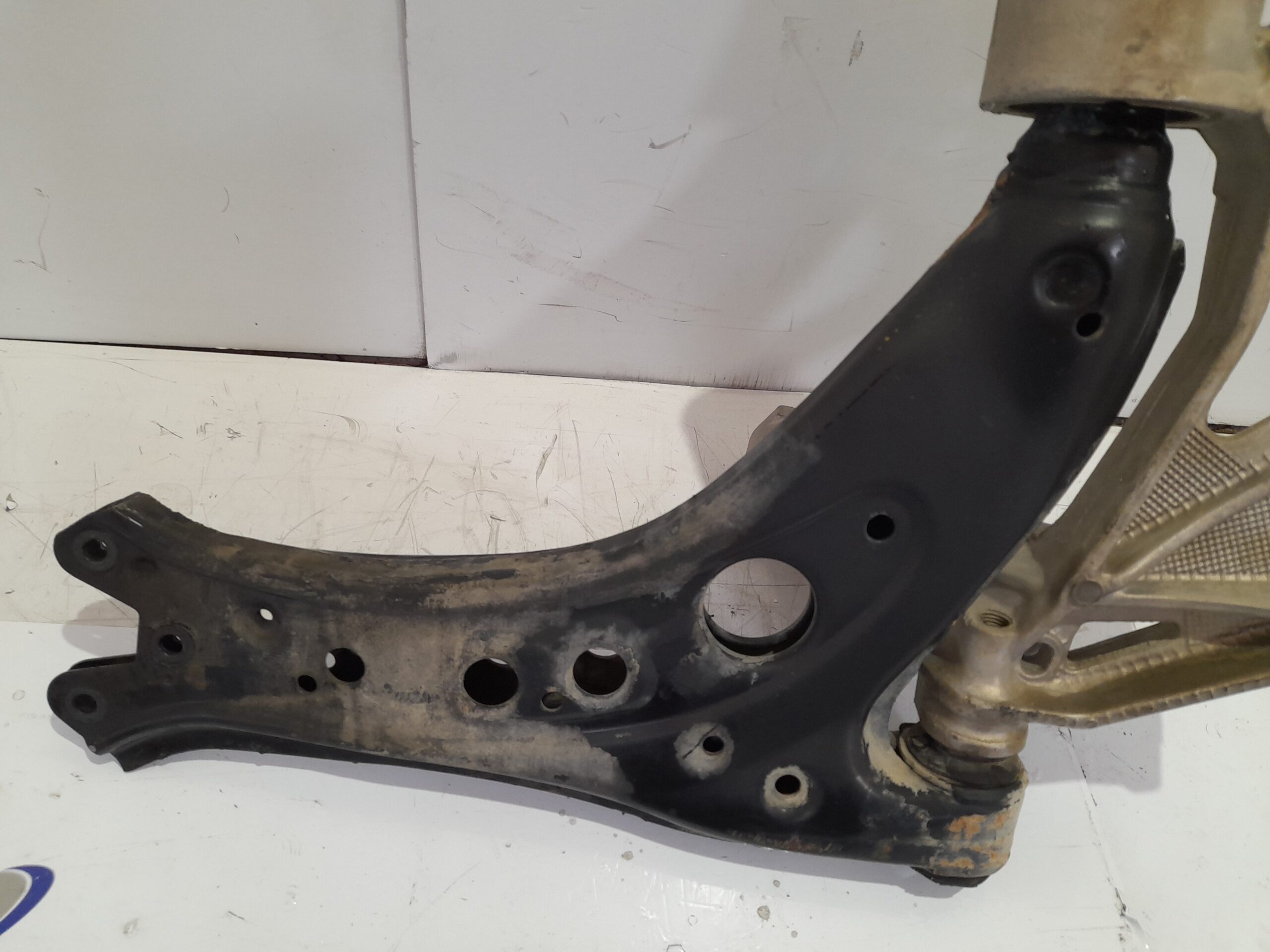 brazo_suspension_inferior_delantero_izquierdo_6q0199293_volkswagen_polo_9n3_1_4_tdi