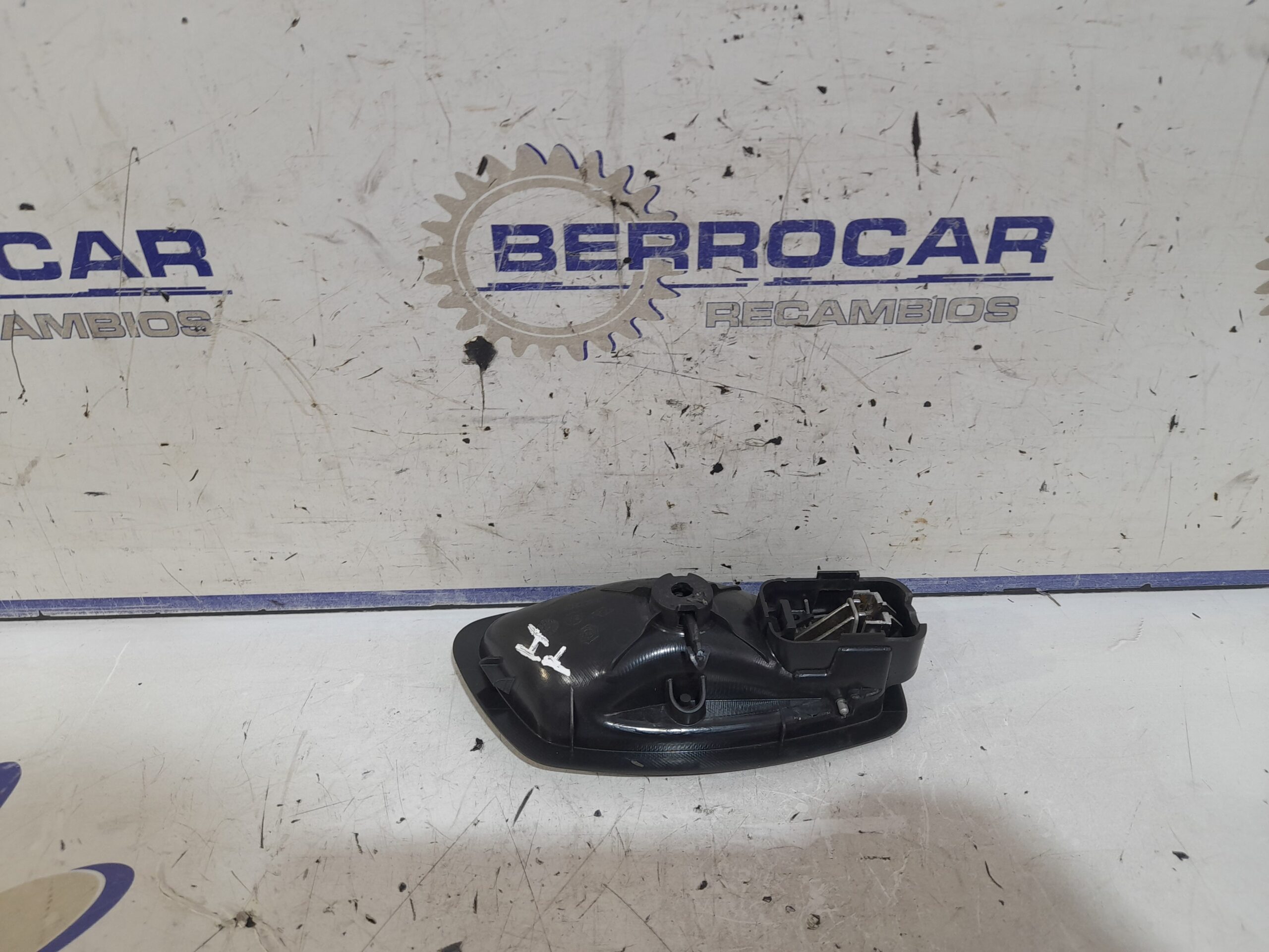 maneta_interior_trasera_izquierda_826730001r_renault_megane_iii_sport_tourer_1_6_dci_diesel_fap