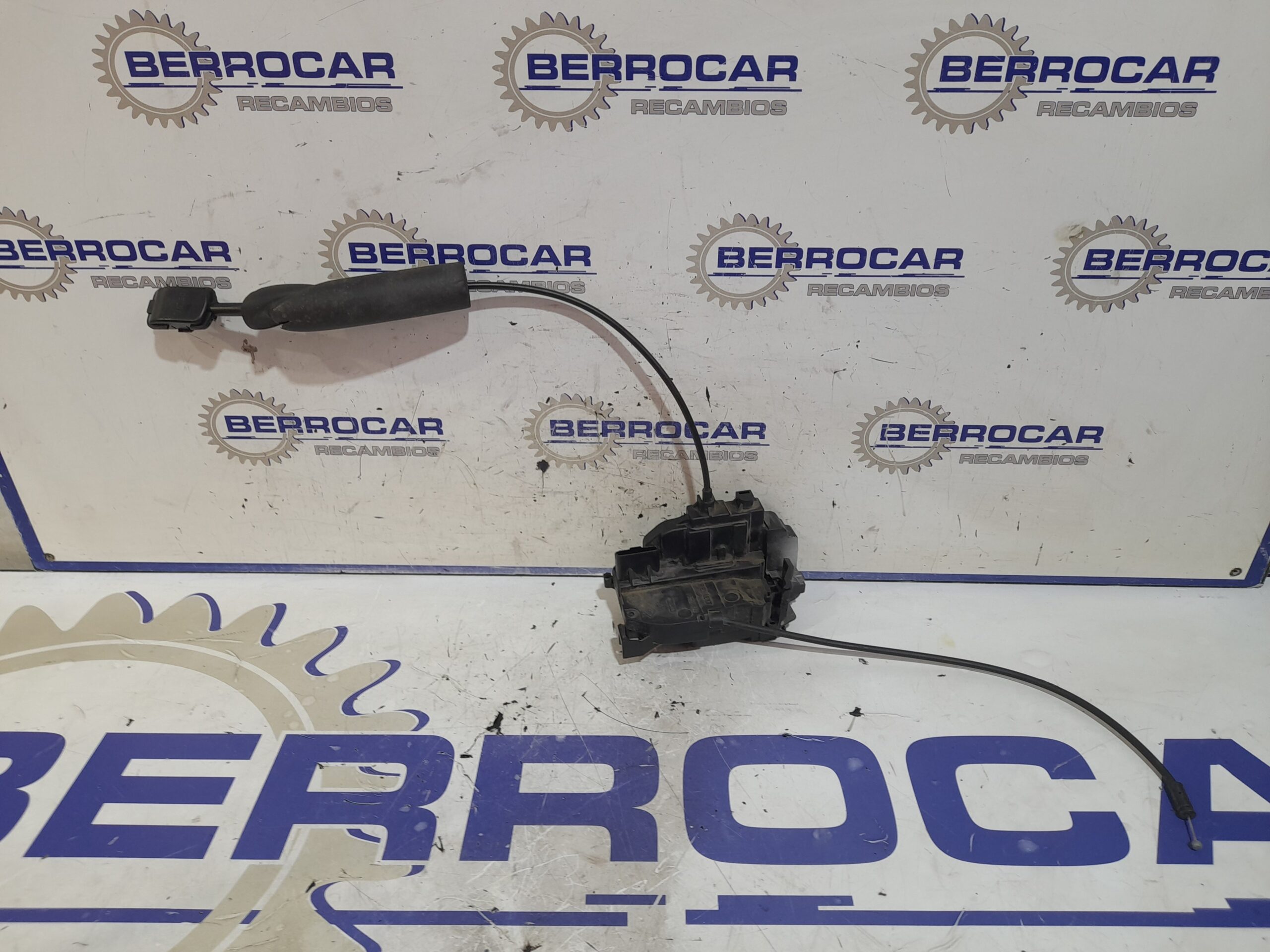 cerradura_puerta_trasera_izquierda_825030574r_renault_megane_iii_sport_tourer_1_6_dci_diesel_fap