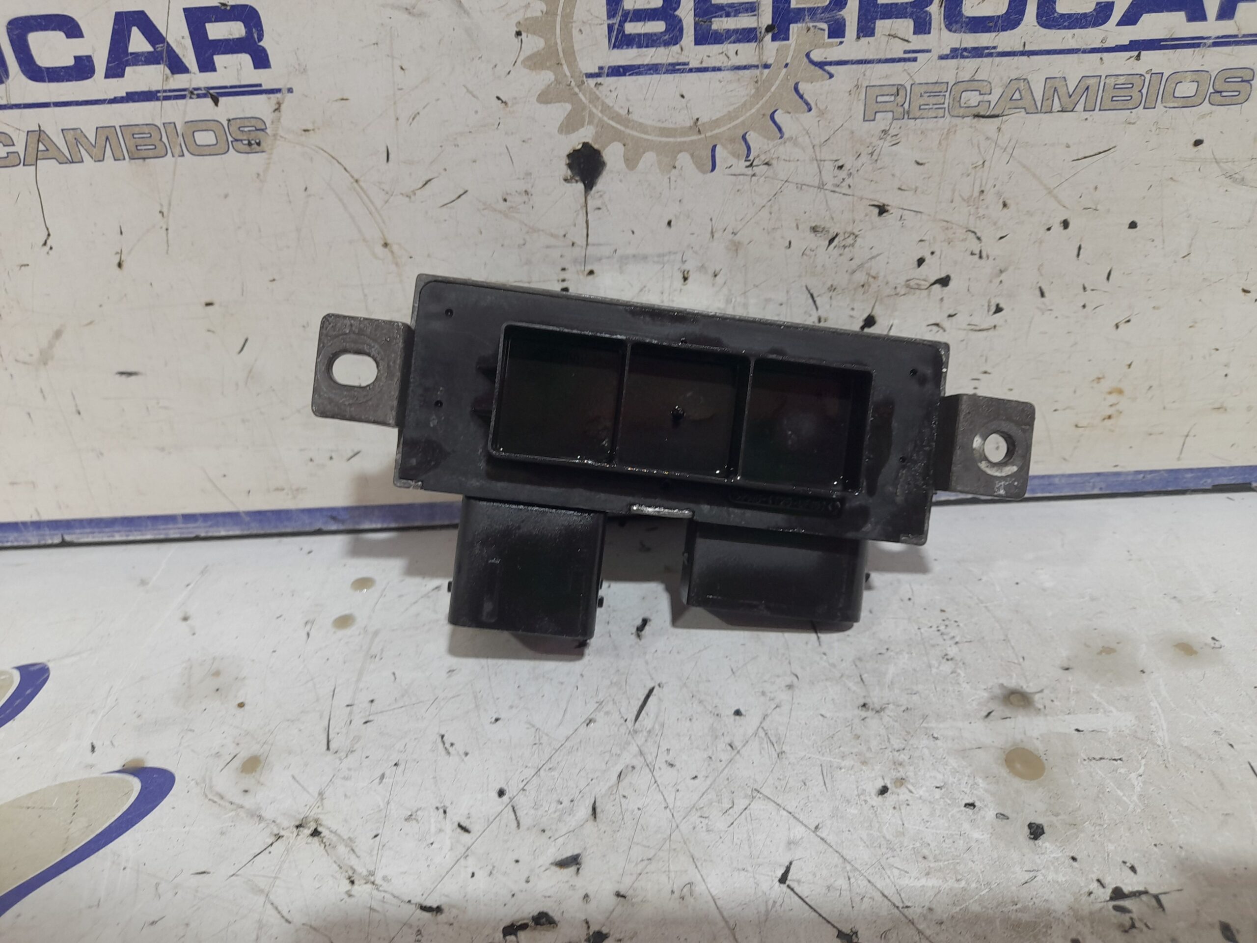 caja_precalentamiento_8200558438a_renault_megane_iii_sport_tourer_1_6_dci_diesel_fap