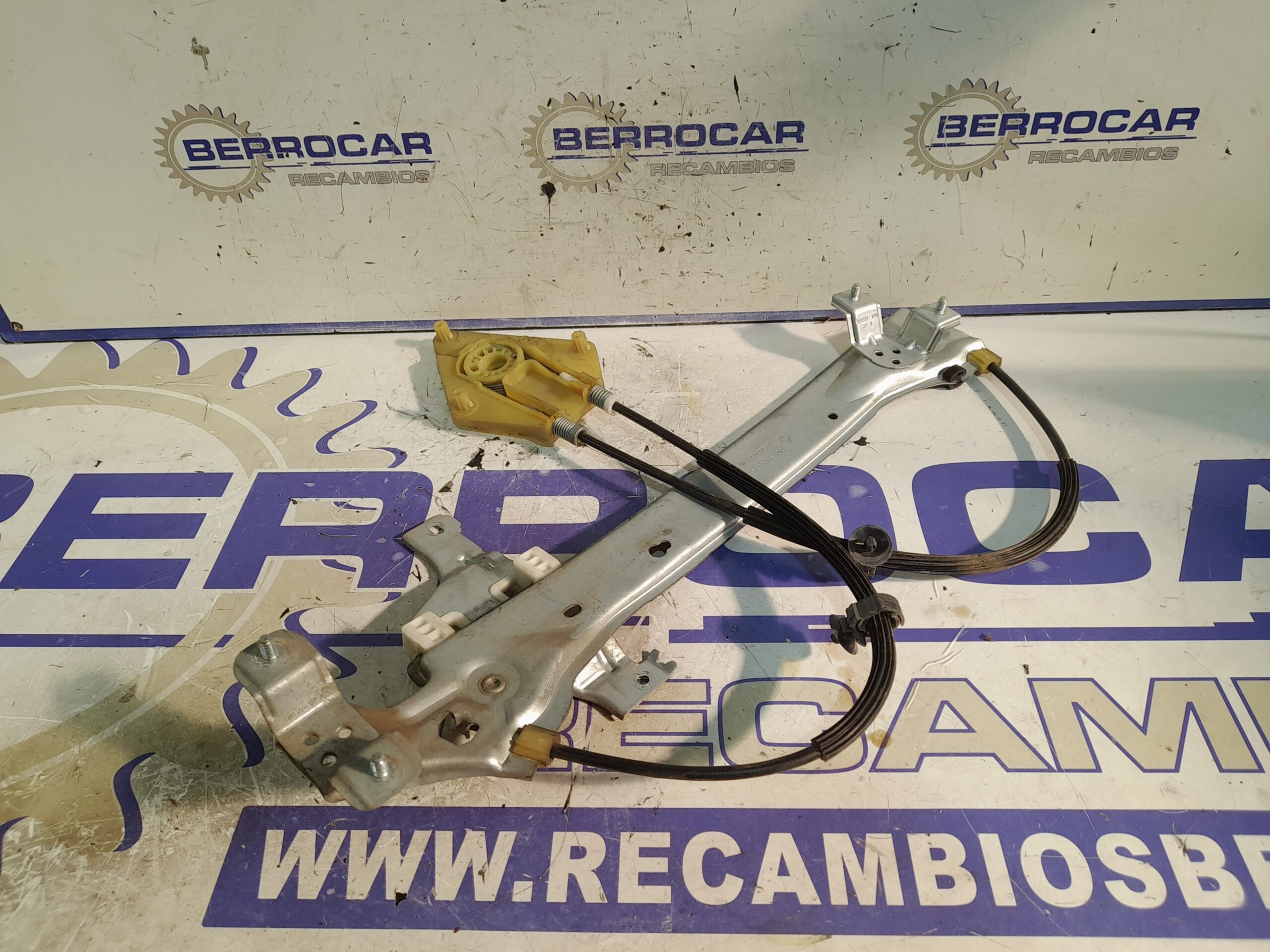 elevalunas_trasero_derecho_827200008r_renault_megane_iii_sport_tourer_1_6_dci_diesel_fap