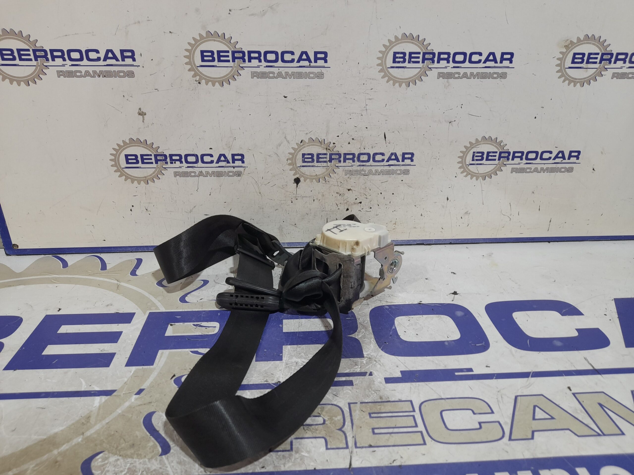 cinturon_seguridad_trasero_izquierdo_34029946a_peugeot_5008_2_0_blue_hdi_fap