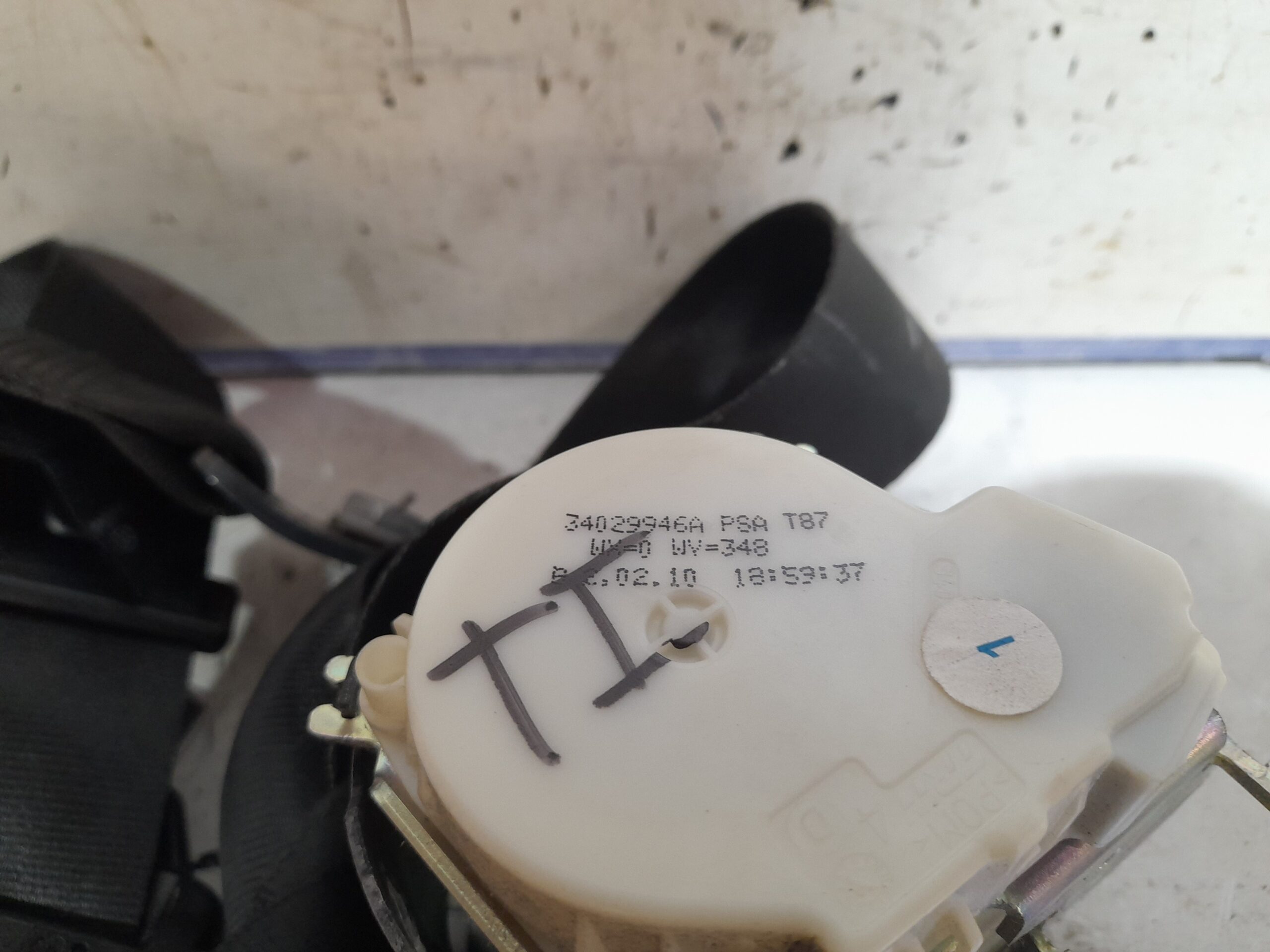 cinturon_seguridad_trasero_izquierdo_34029946a_peugeot_5008_2_0_blue_hdi_fap