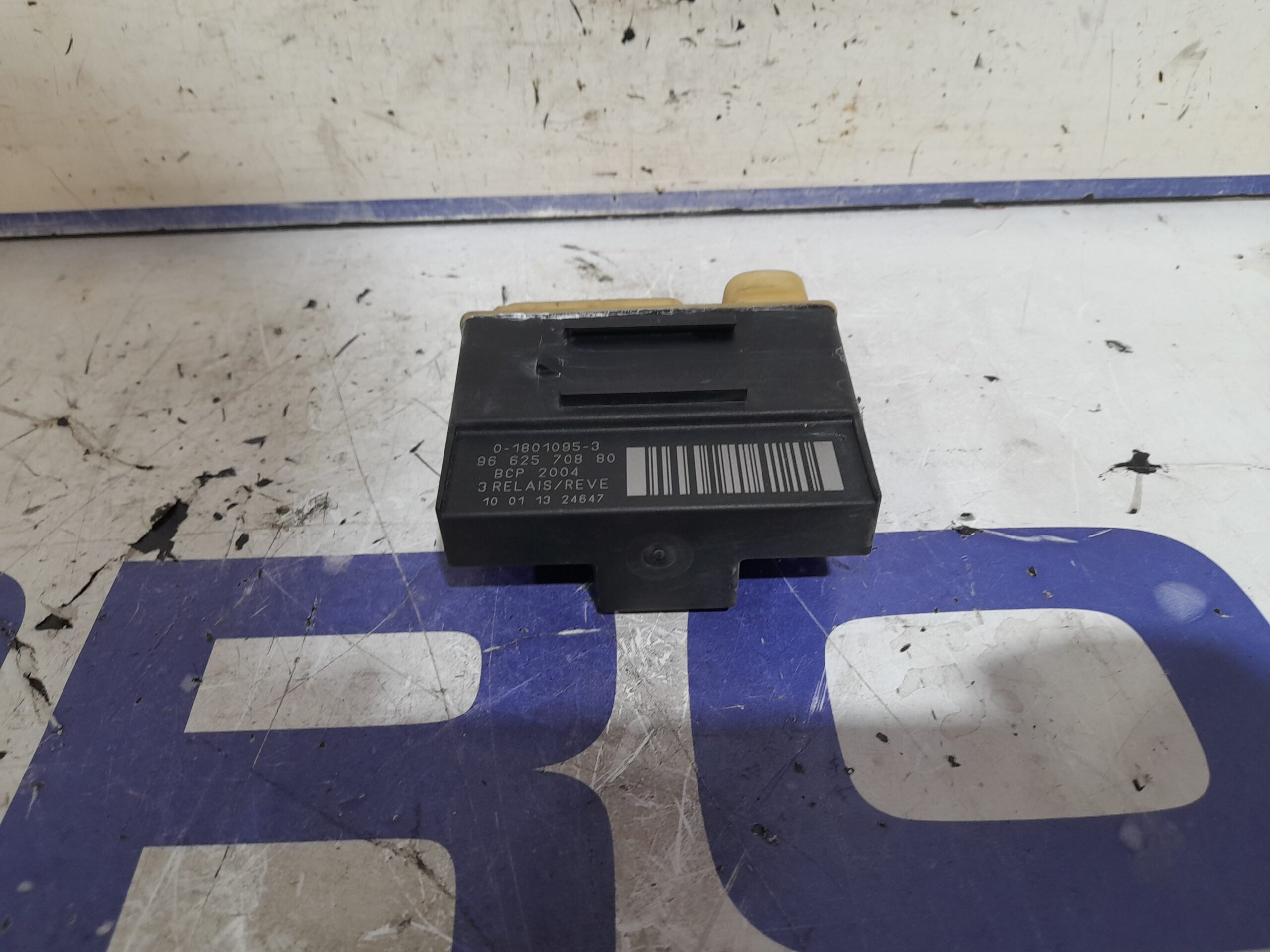 caja_precalentamiento_9662570880_peugeot_5008_2_0_blue_hdi_fap