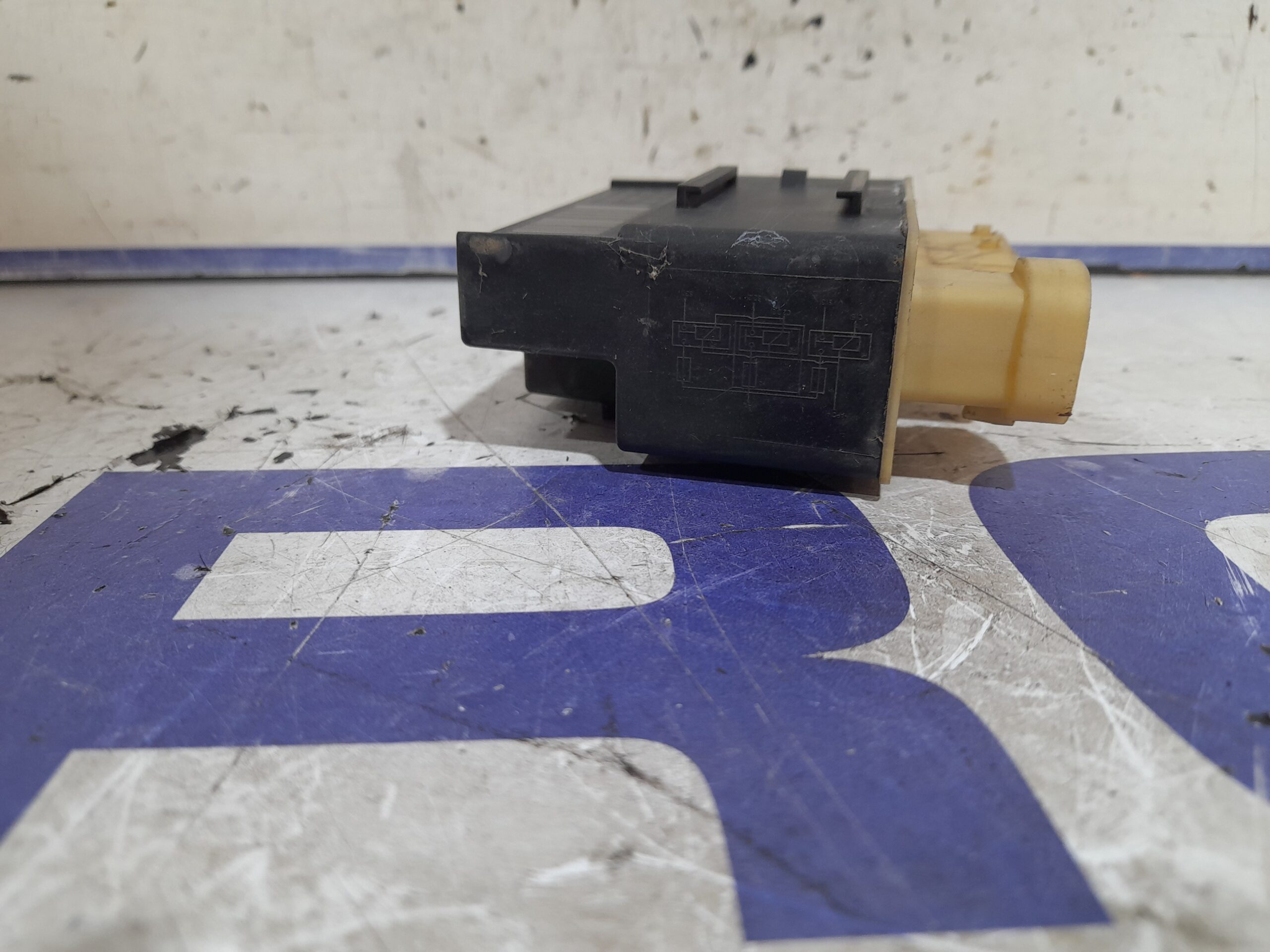 caja_precalentamiento_9662570880_peugeot_5008_2_0_blue_hdi_fap