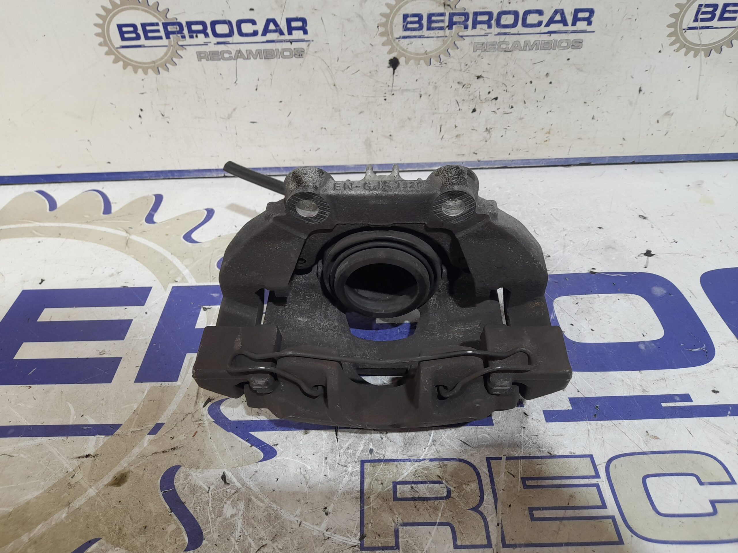 pinza_de_freno_delantera_izquierda_4401_q2_peugeot_5008_2_0_blue_hdi_fap