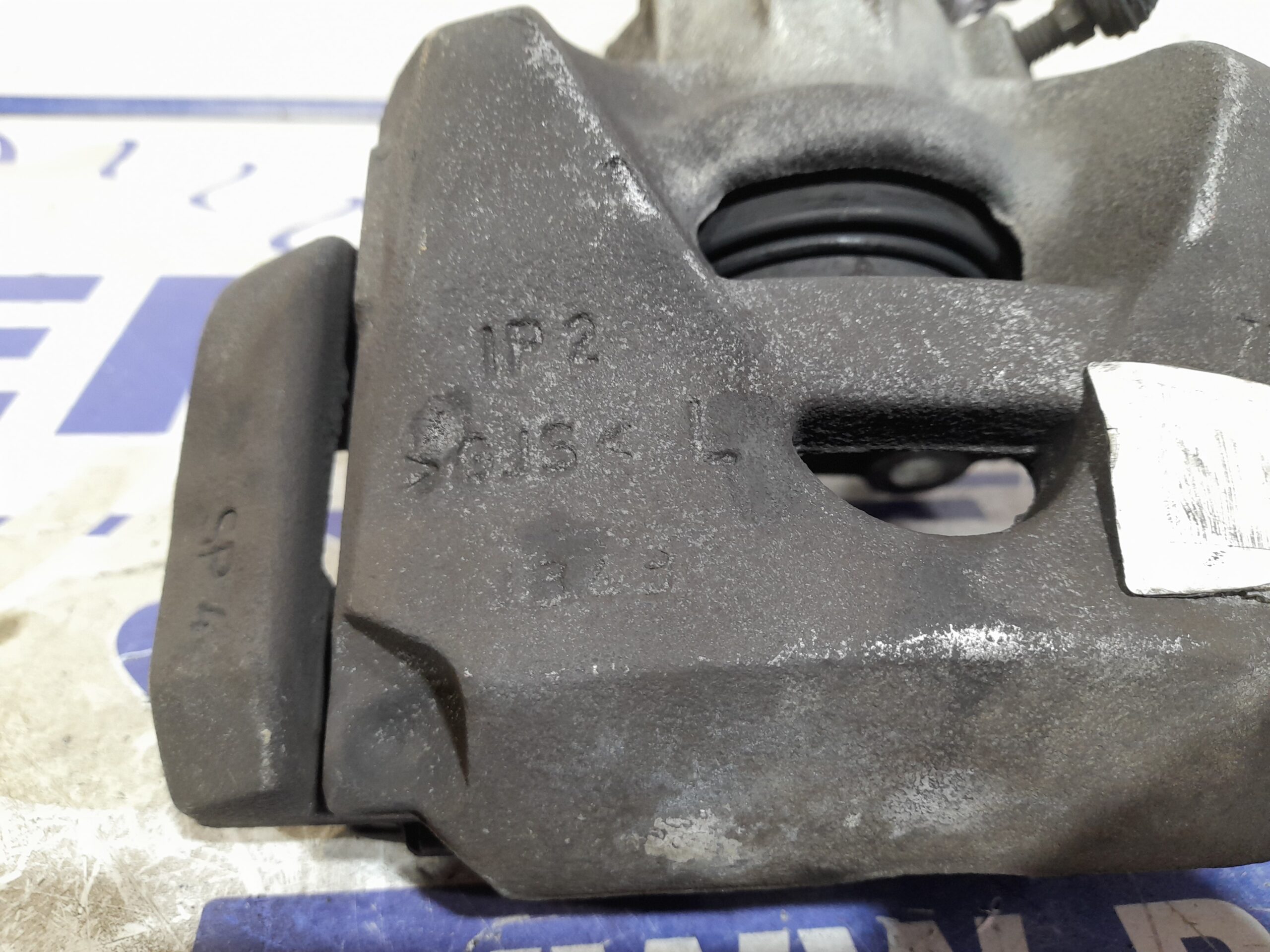 pinza_de_freno_delantera_izquierda_4401_q2_peugeot_5008_2_0_blue_hdi_fap