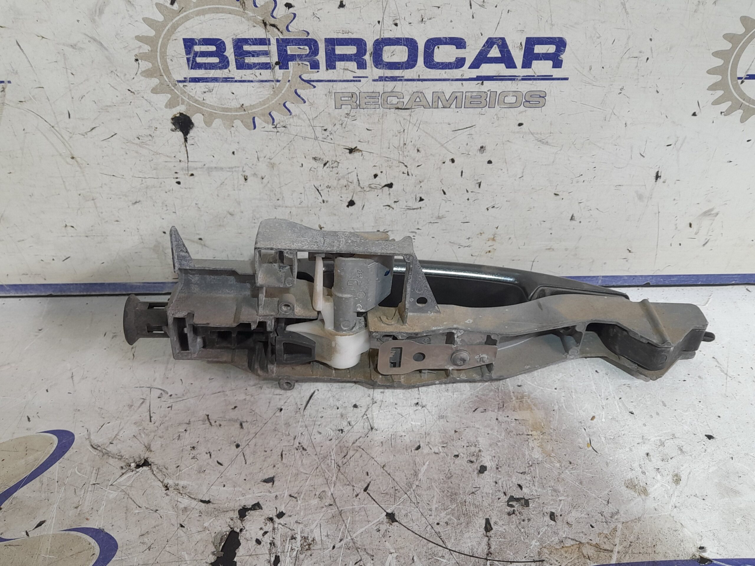 maneta_exterior_trasera_izquierda_9684560080_peugeot_5008_2_0_blue_hdi_fap