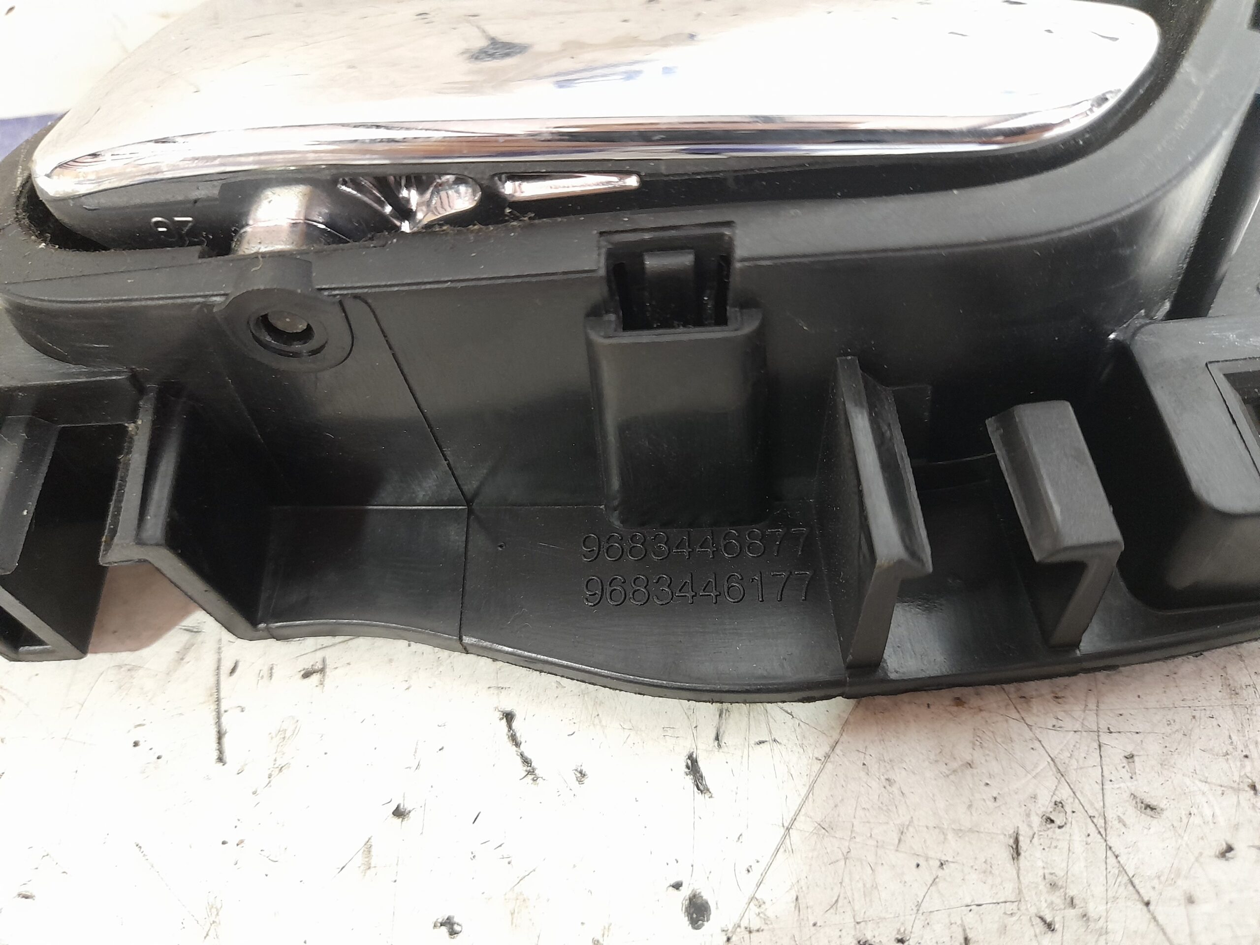 maneta_interior_trasera_izquierda_9683446877_peugeot_5008_2_0_blue_hdi_fap