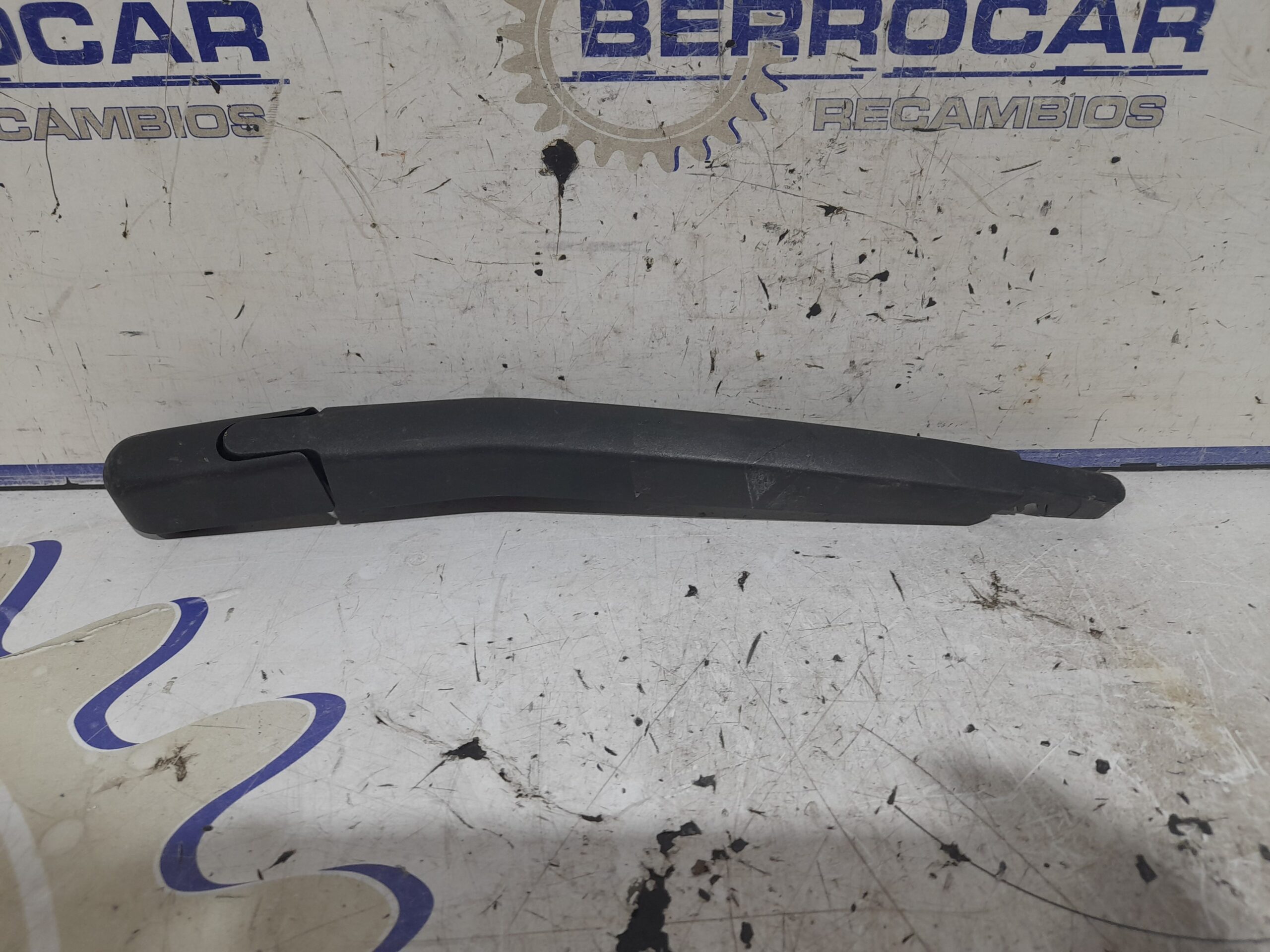 brazo_limpia_trasero_80015317_opel_corsa_d