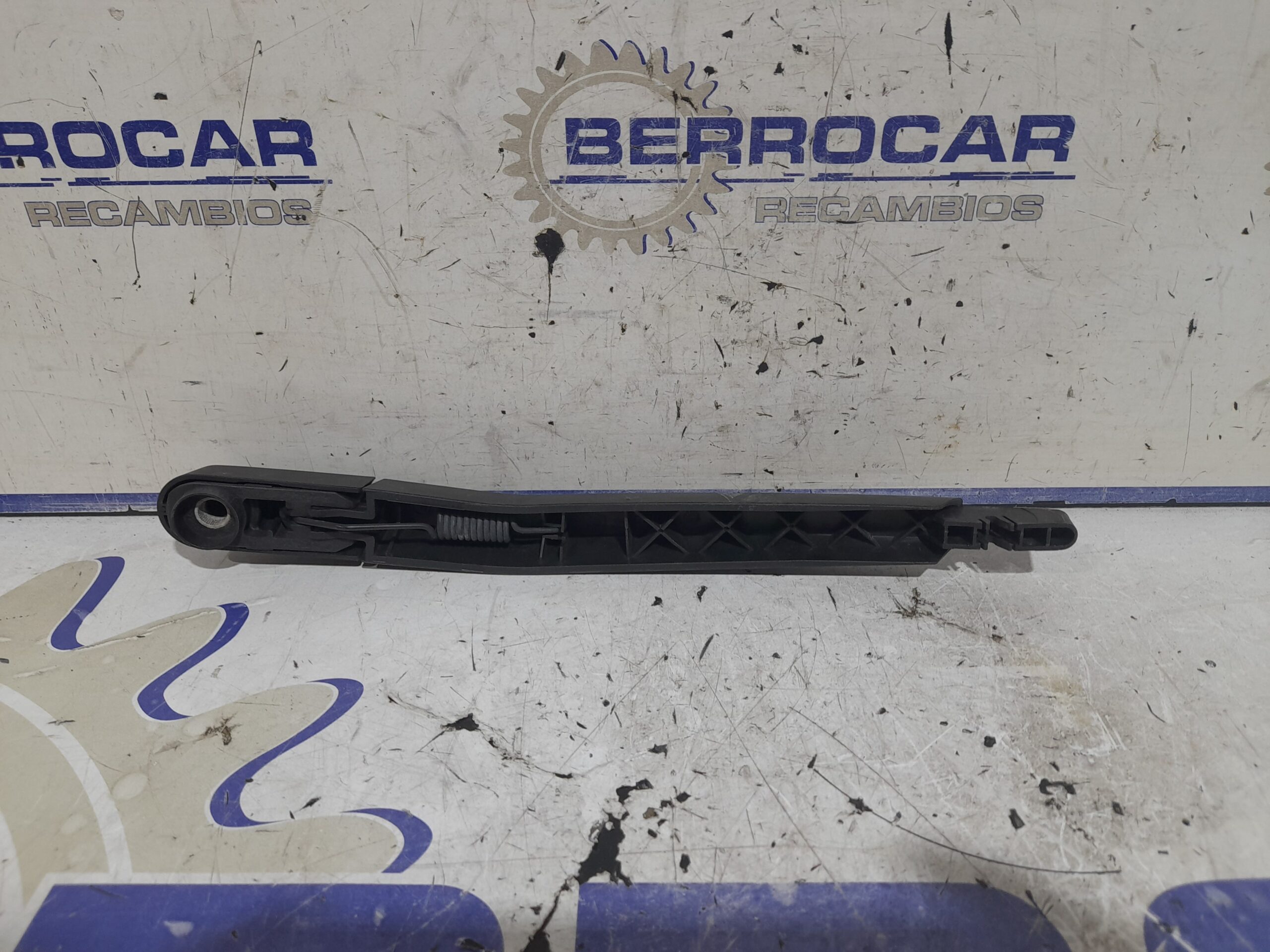 brazo_limpia_trasero_80015317_opel_corsa_d