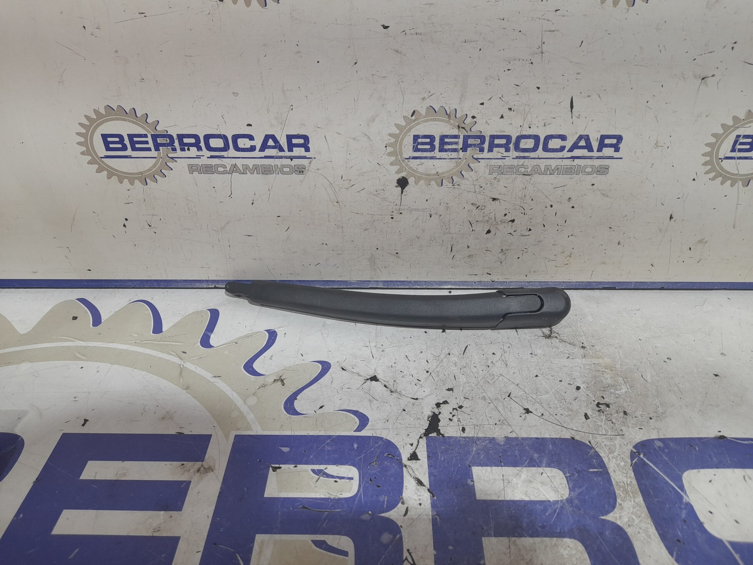 brazo_limpia_trasero_8a6117406aa_ford_fiesta_ccn_1_5_tdci_cat