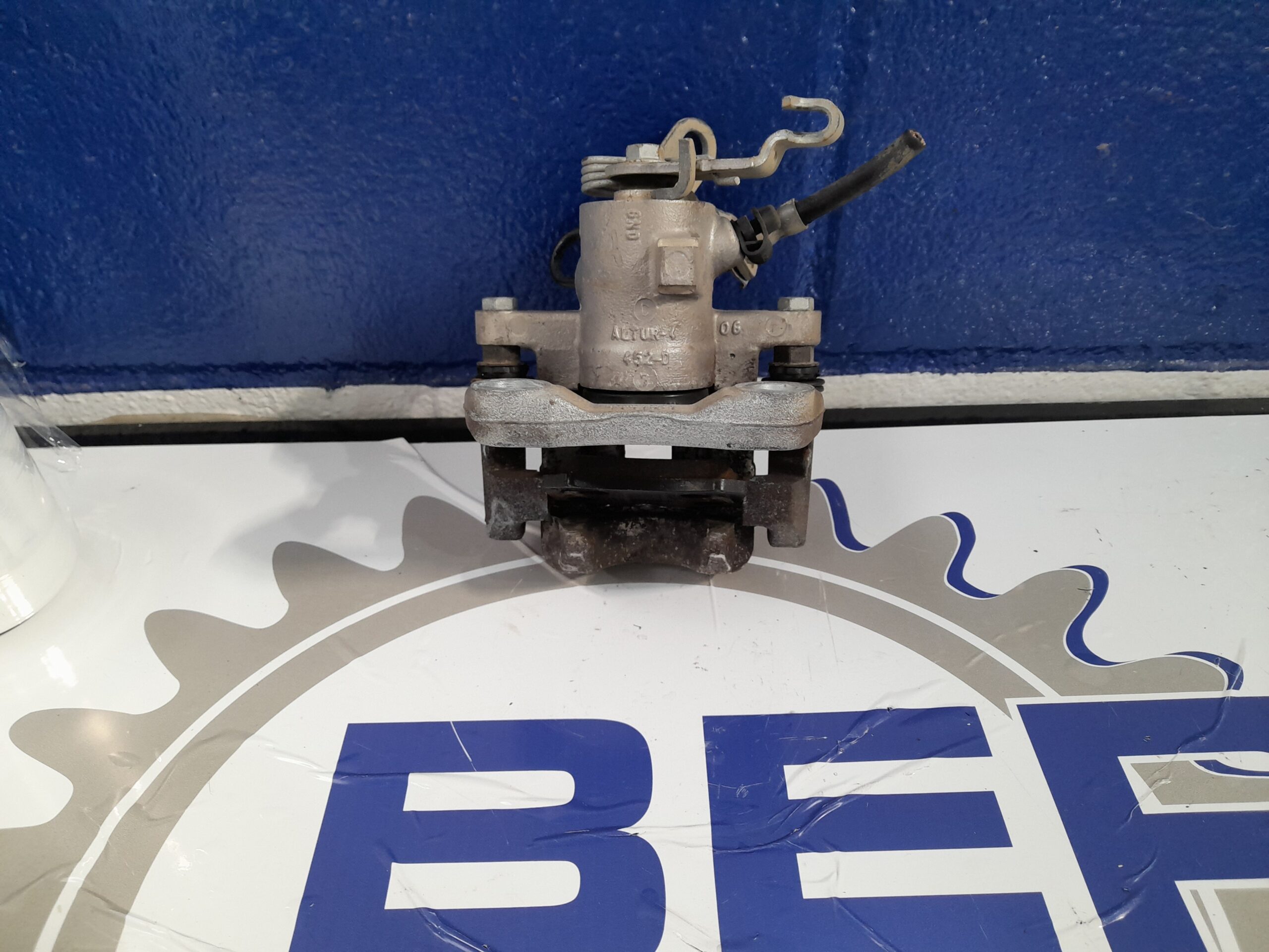 pinza_de_freno_trasera_izquierda_1k0405bt_seat_leon_1p1_1_9_tdi