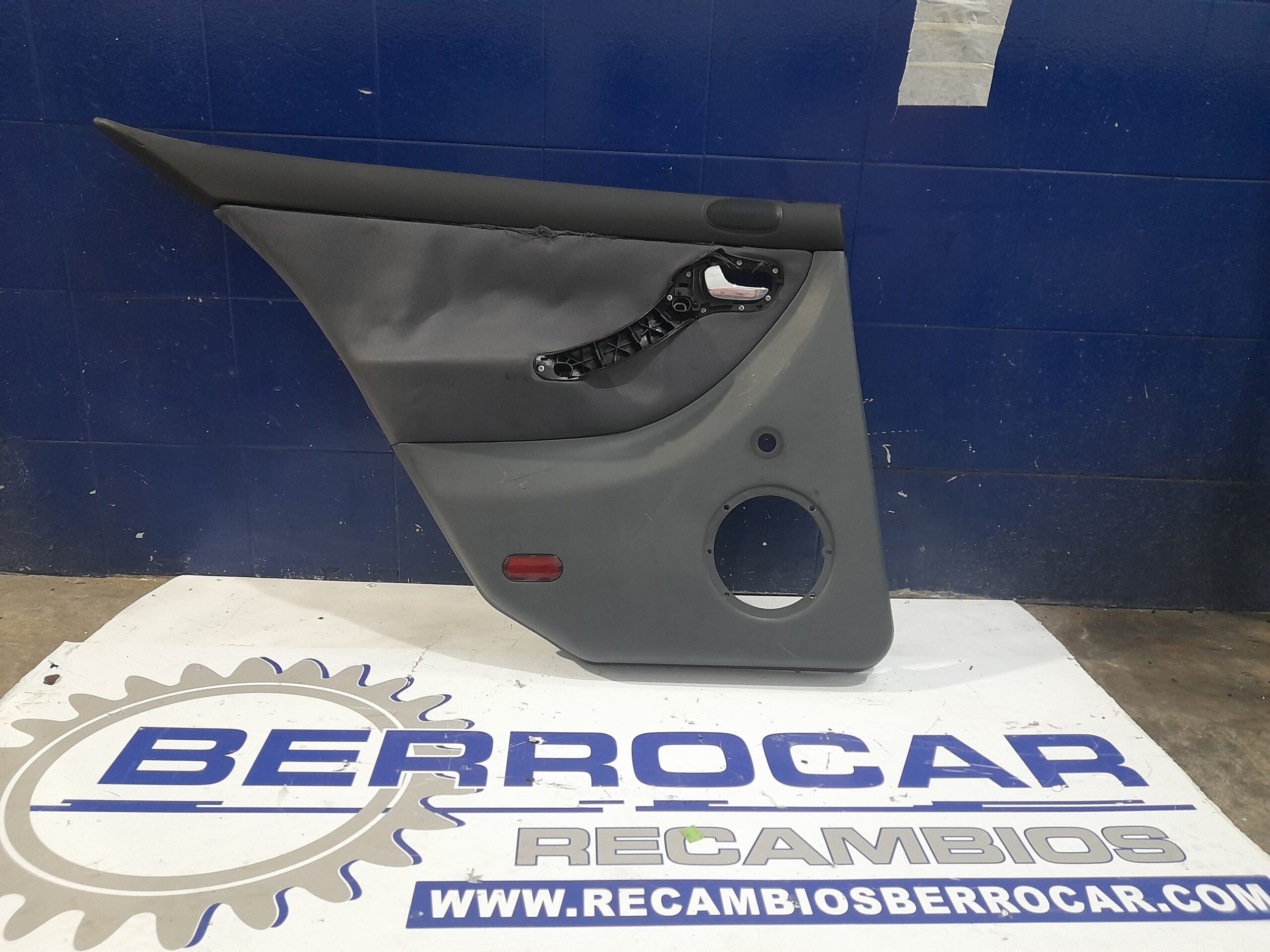 guarnecido_puerta_trasera_izquierda_1m0867211_seat_leon_1m1_1_9_tdi