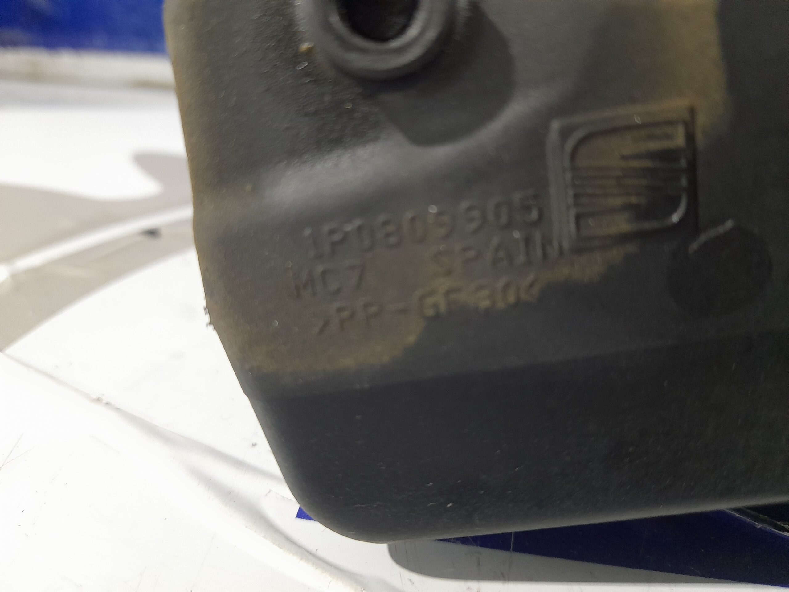 tapa_exterior_combustible_1p0809905_seat_leon_1p1_2_0_tdi