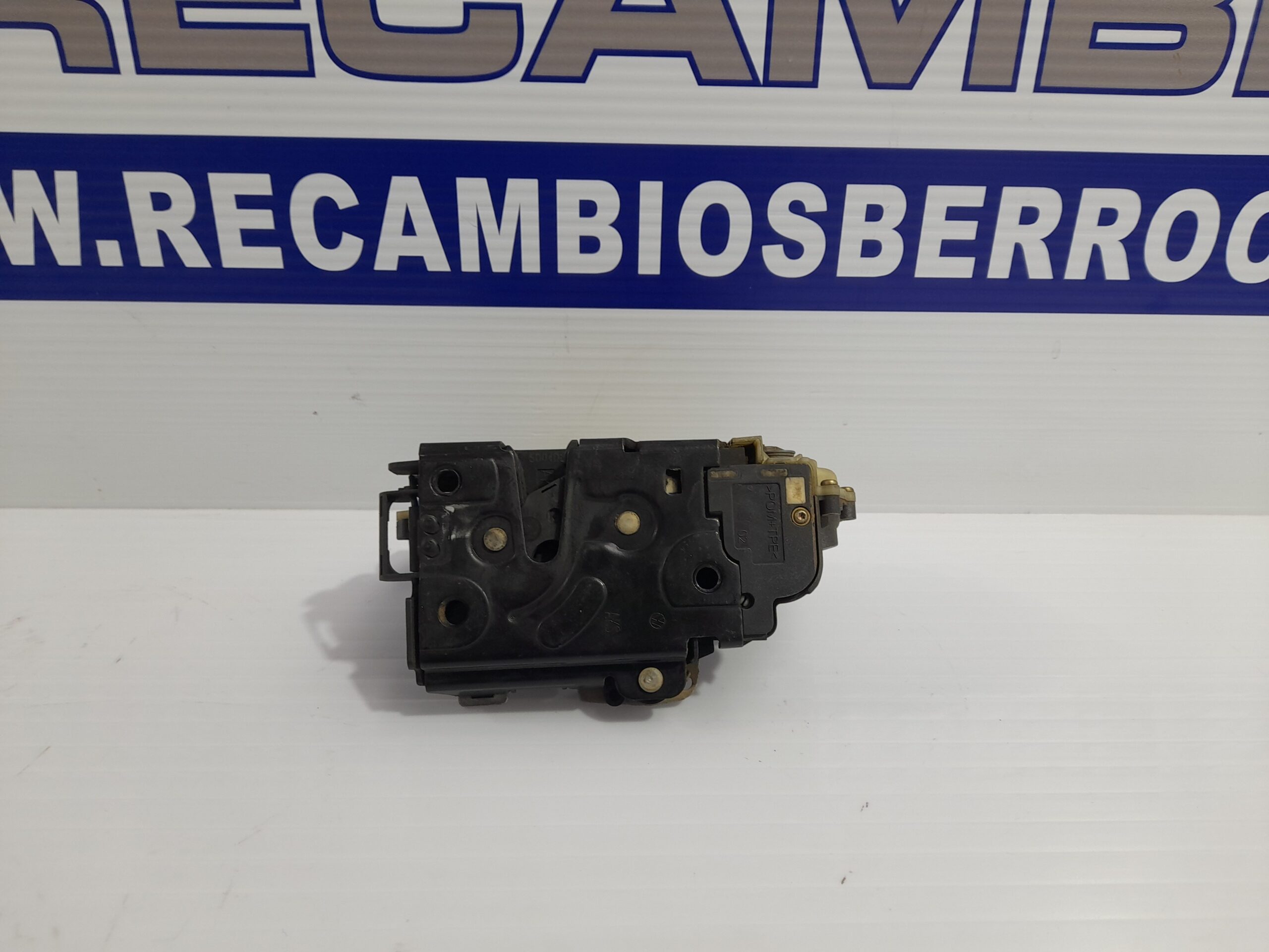 cerradura_puerta_delantera_derecha_3b1837016bq_volkswagen_polo_9n1