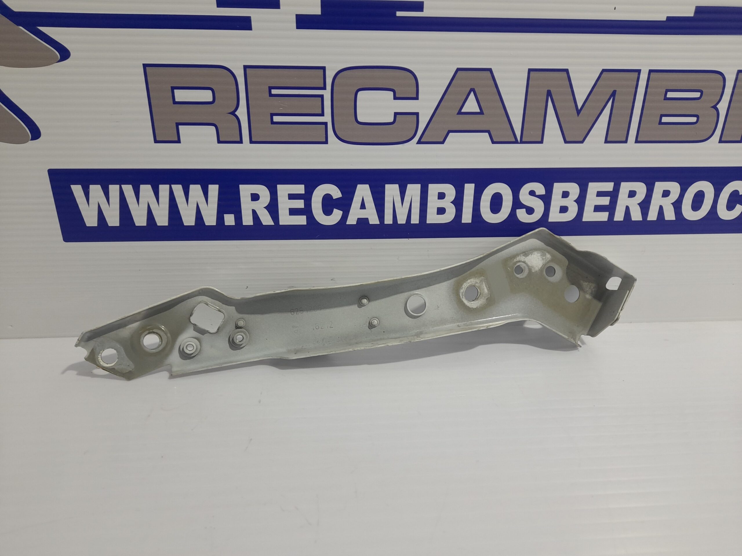 soporte_faro_izquierdo_6251206e_renault_megane_iii_sport_tourer_1_2_16v