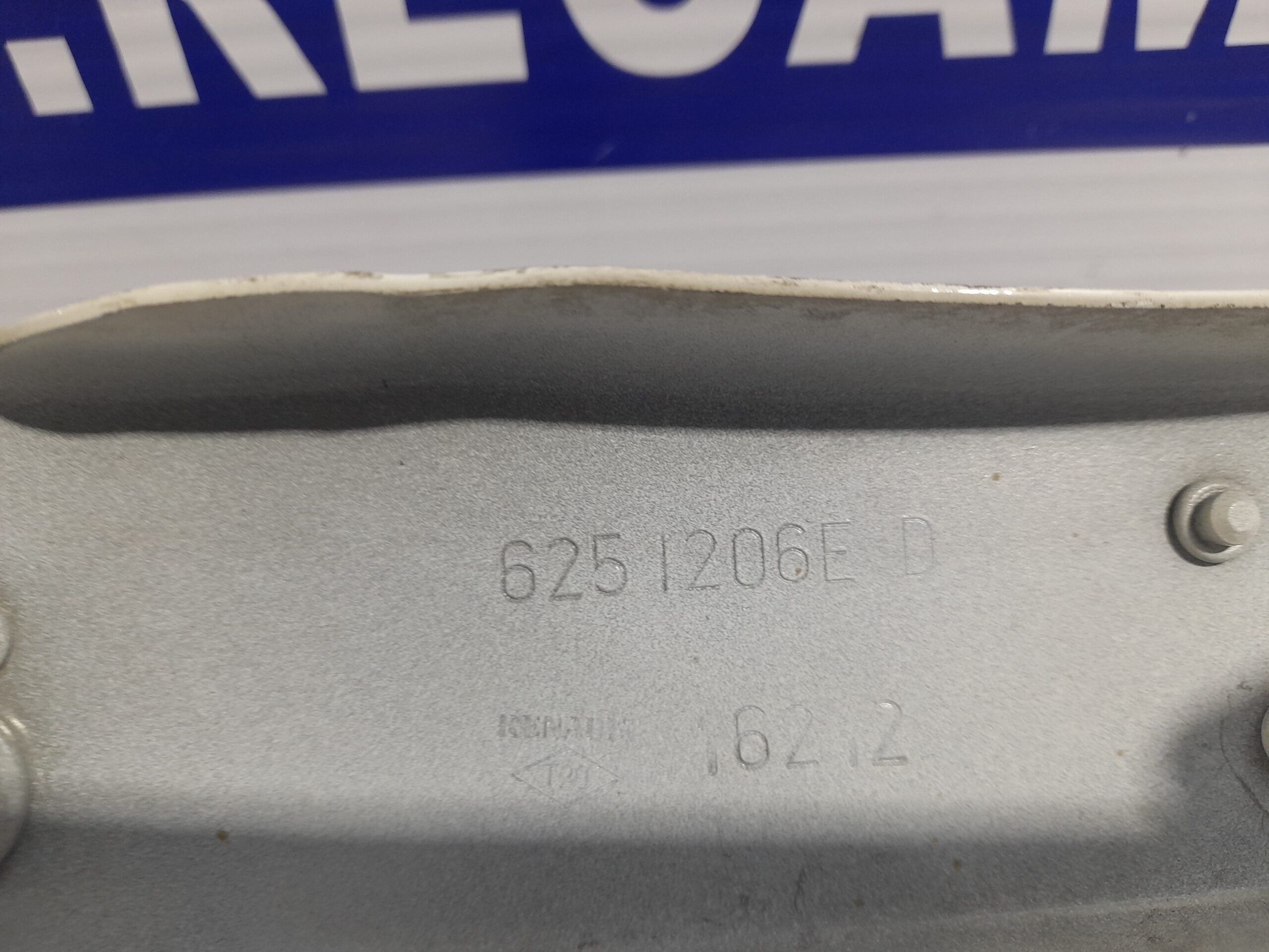 soporte_faro_izquierdo_6251206e_renault_megane_iii_sport_tourer_1_2_16v