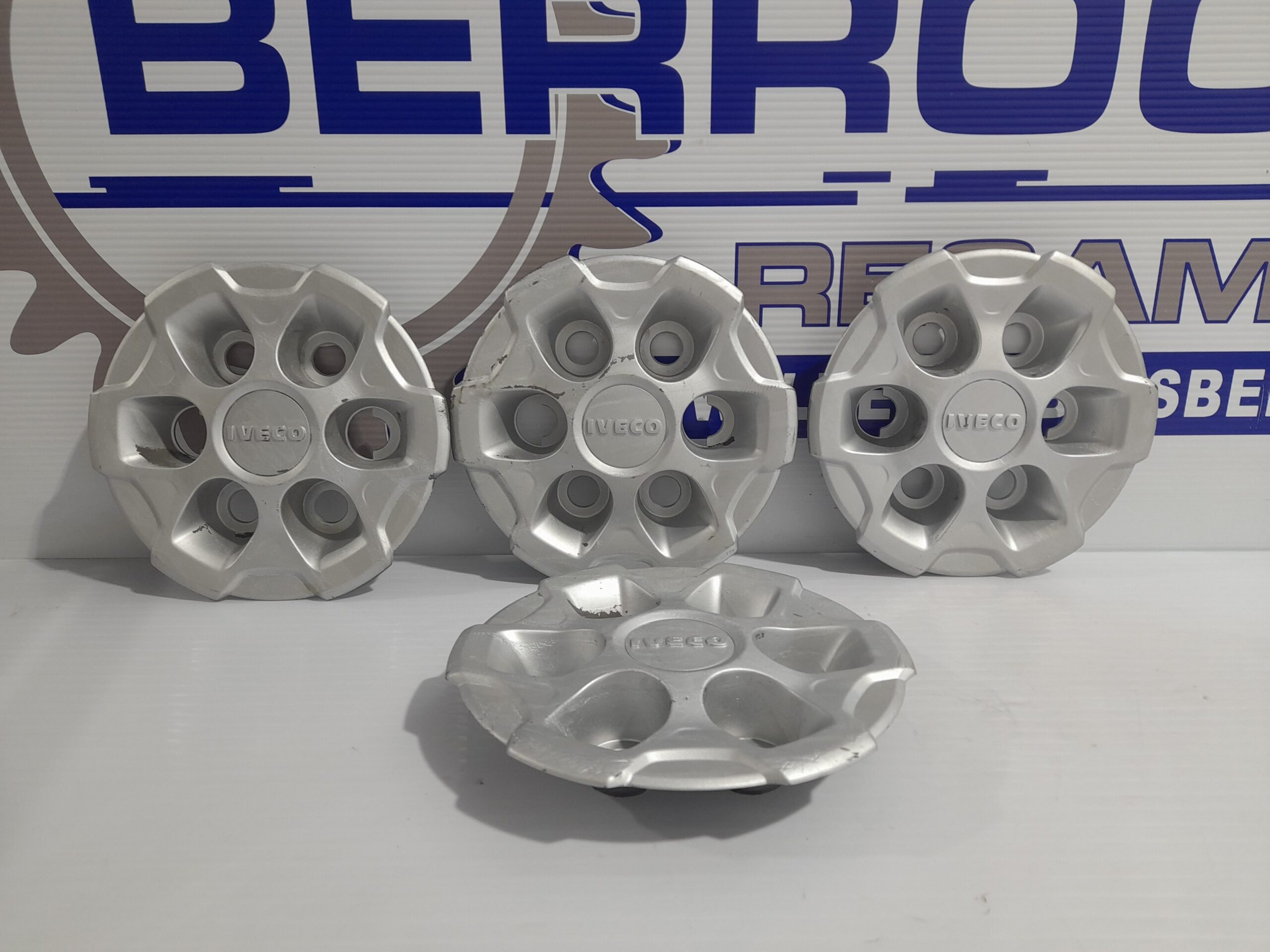 tapacubos_5801804147_iveco_daily_furgon_2_3_diesel