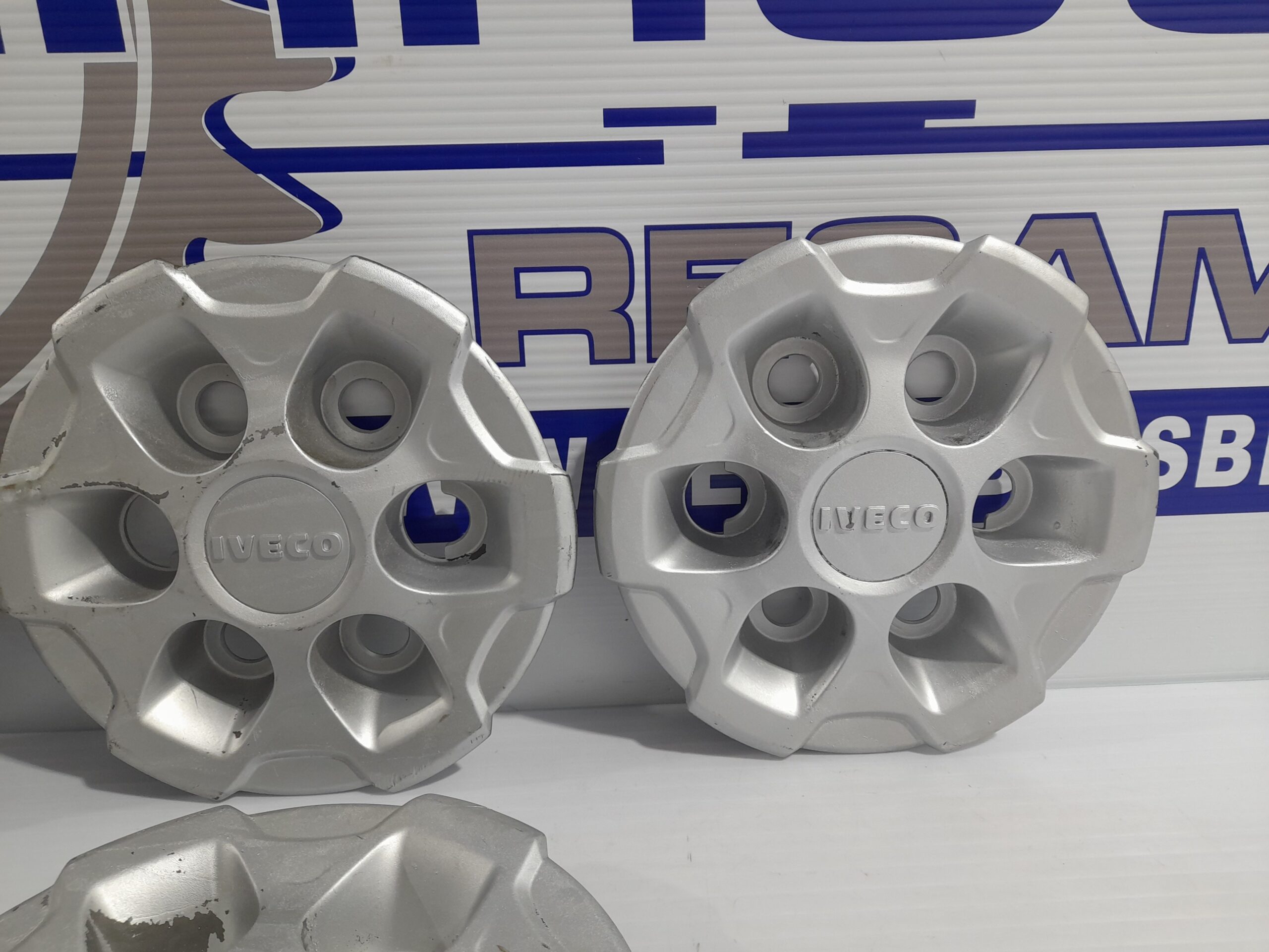 tapacubos_5801804147_iveco_daily_furgon_2_3_diesel