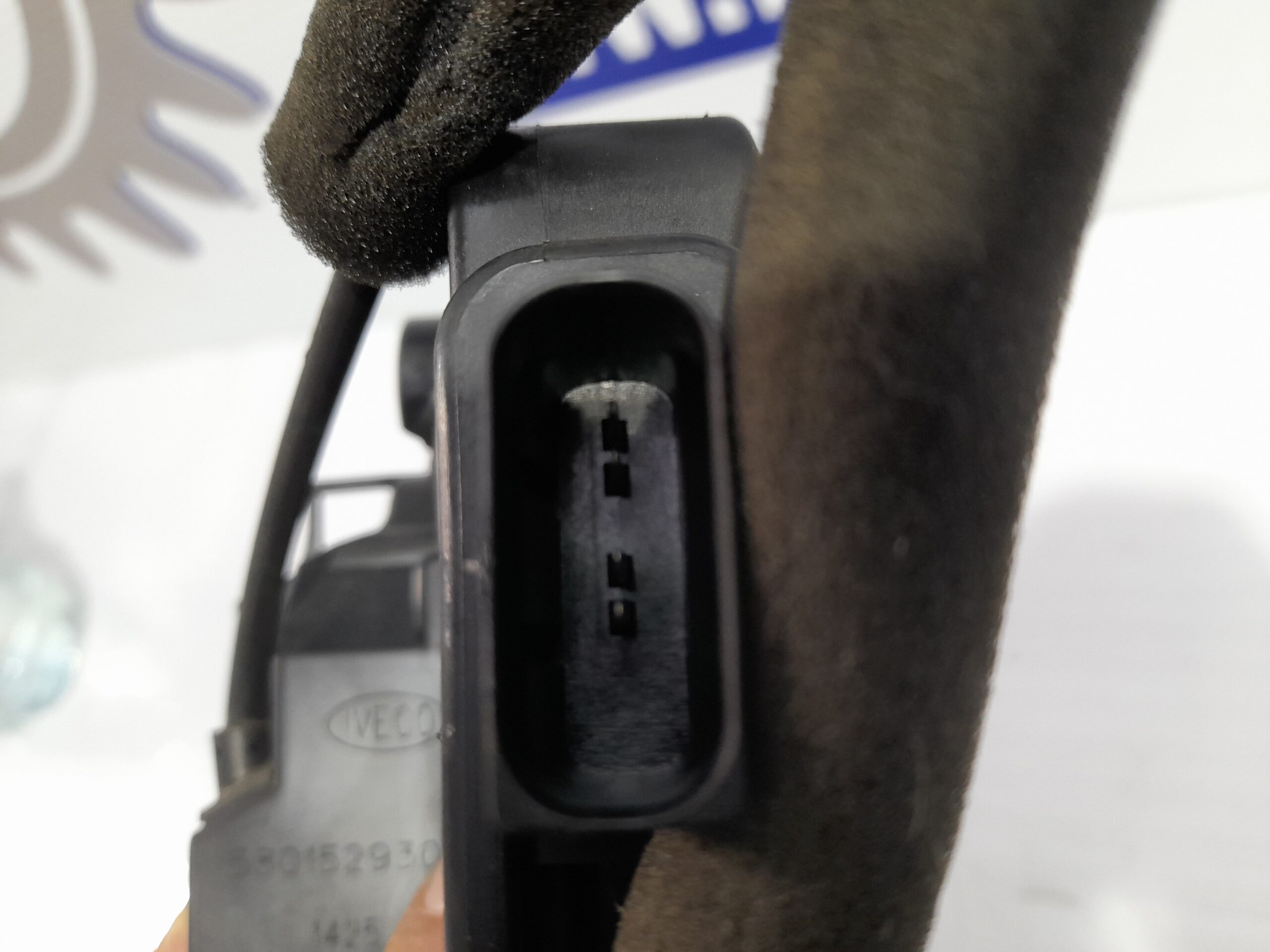 cerradura_puerta_delantera_derecha_5801529302b_iveco_daily_furgon_2_3_diesel_cat