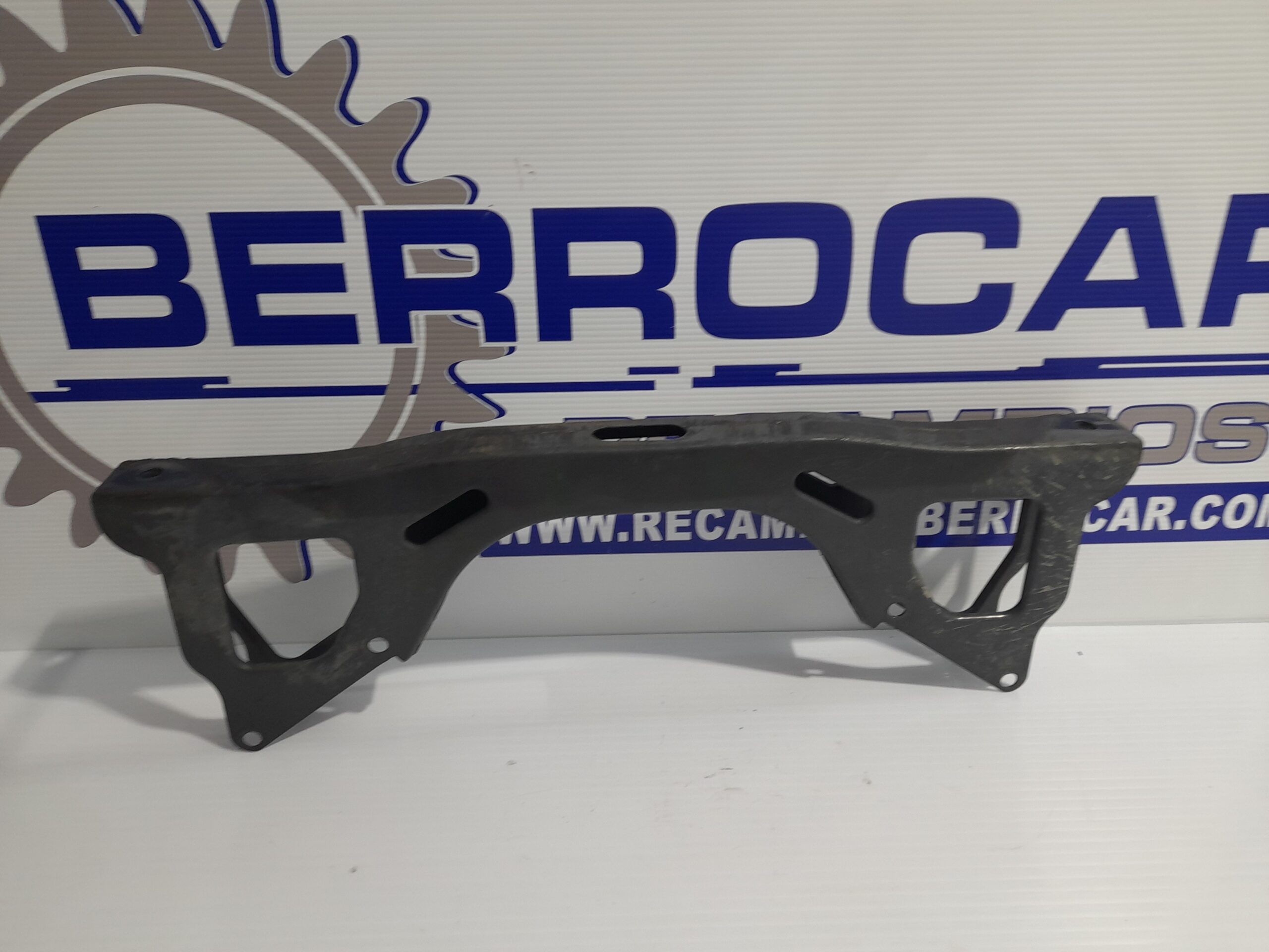 travesano_inferior_5801796347_iveco_daily_furgon_2_3_diesel_cat