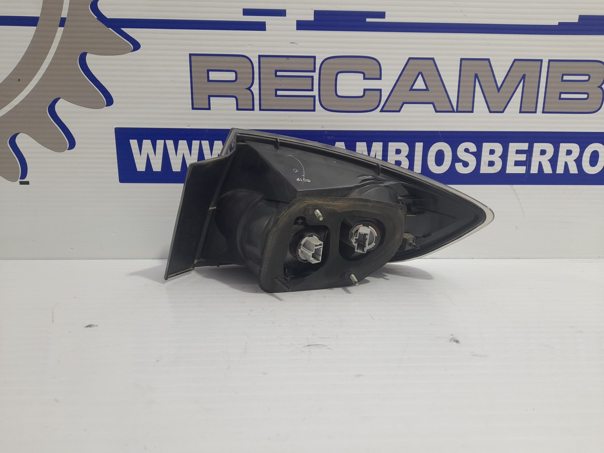 piloto_trasero_izquierdo_bn9a51180e_mazda_3_berlina_bk_1_6_cd_diesel_cat