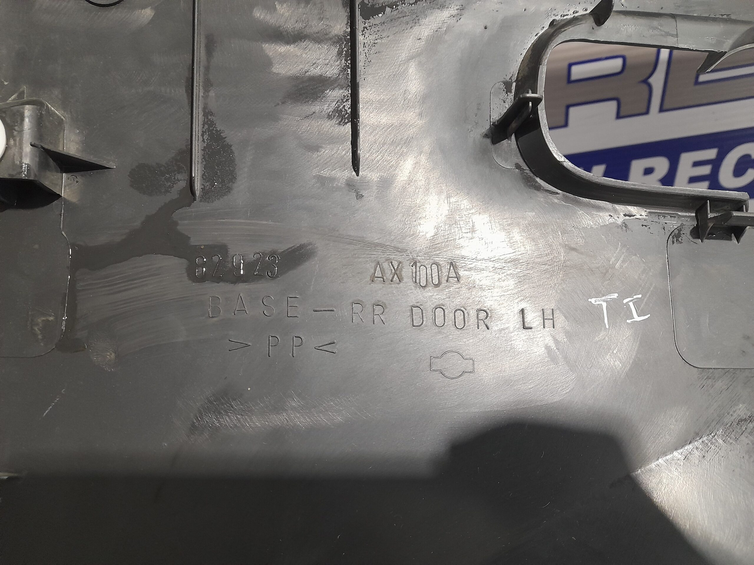 guarnecido_puerta_trasera_izquierda_82923ax100a_nissan_micra_k12e_1_4_cat