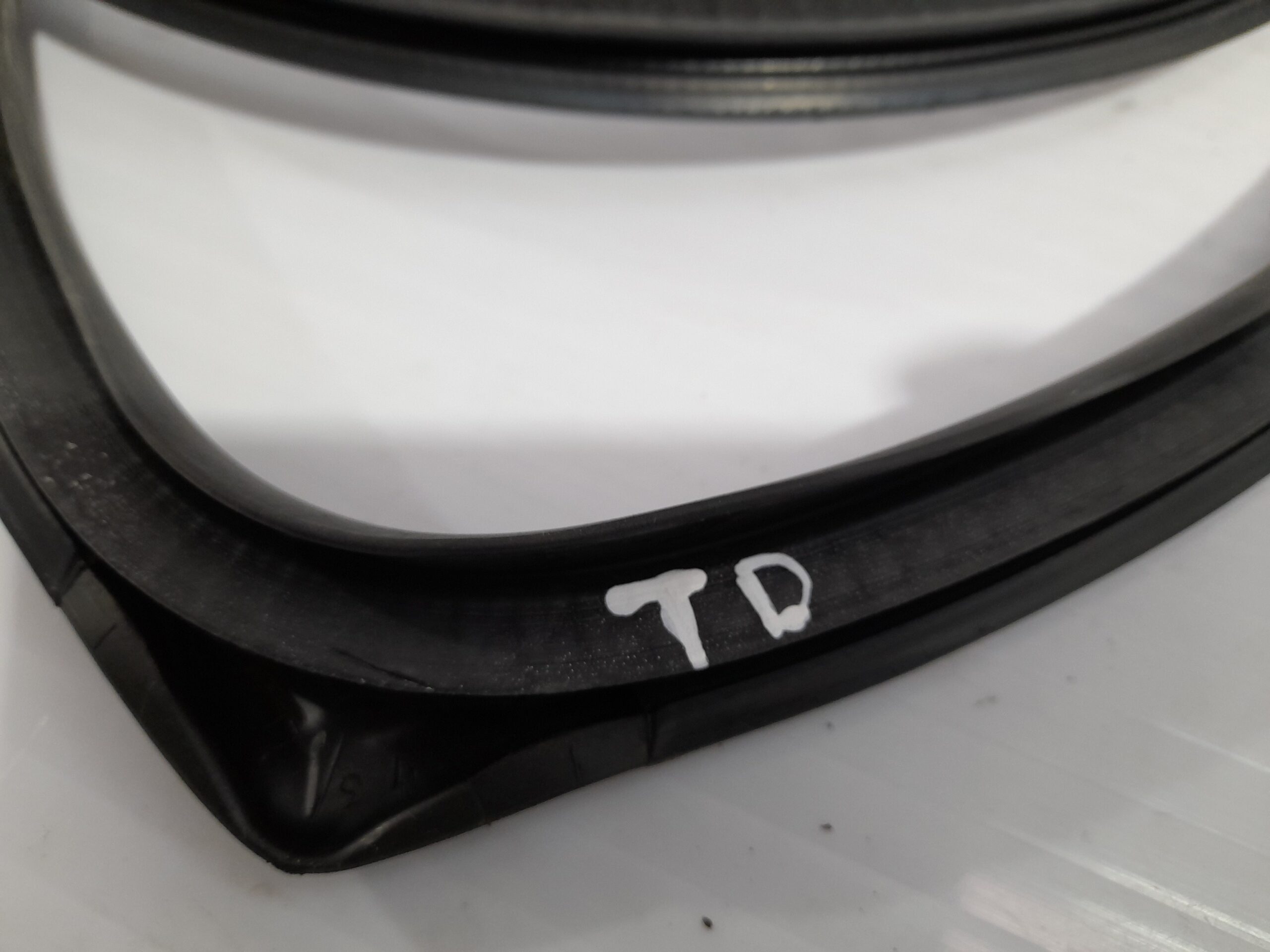 goma_contorno_bn8v68913a_mazda_3_berlina_bk_1_6_cd_diesel_cat