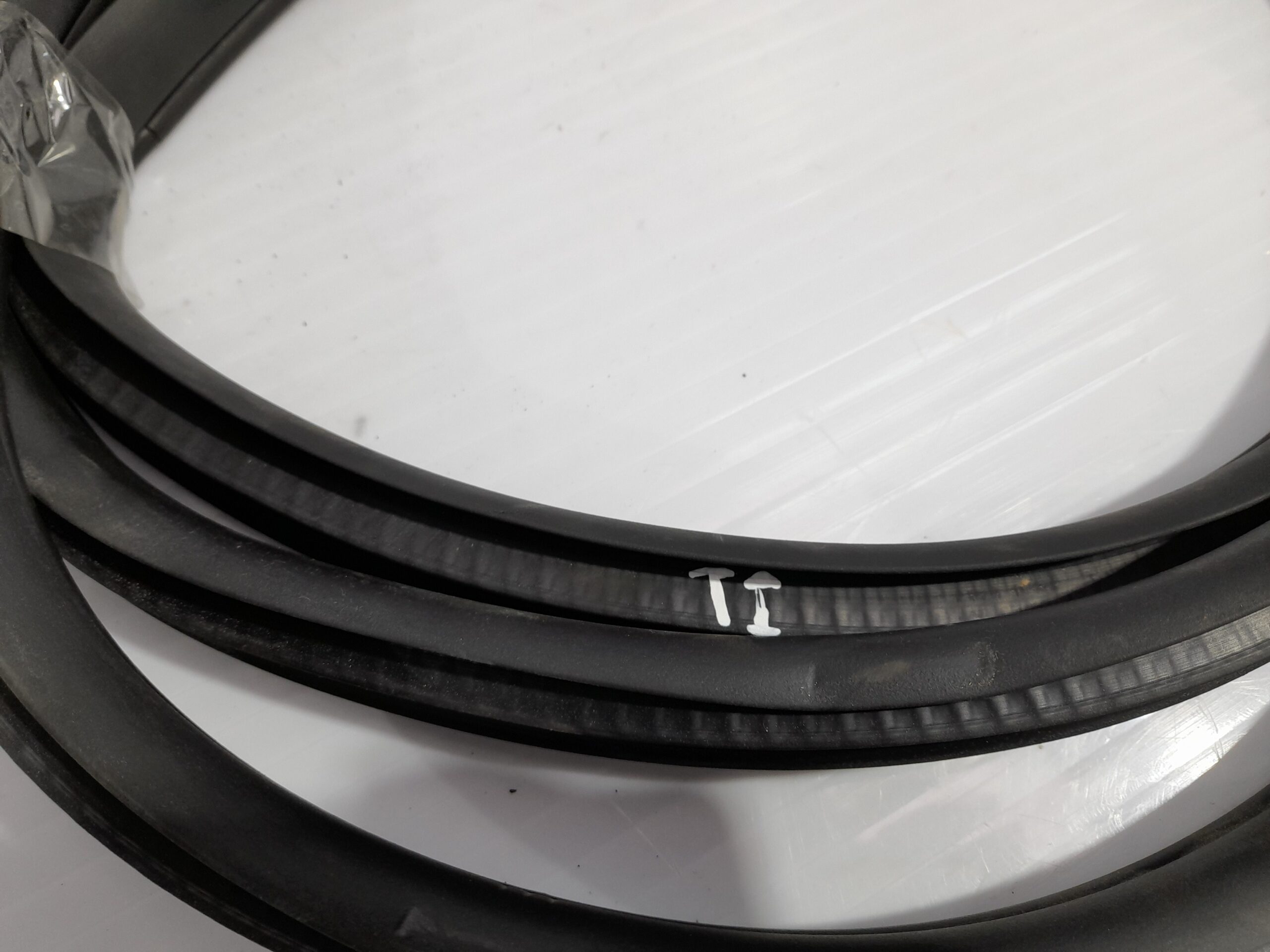 goma_contorno_bn8v68914a_mazda_3_berlina_bk_1_6_cd_diesel_cat