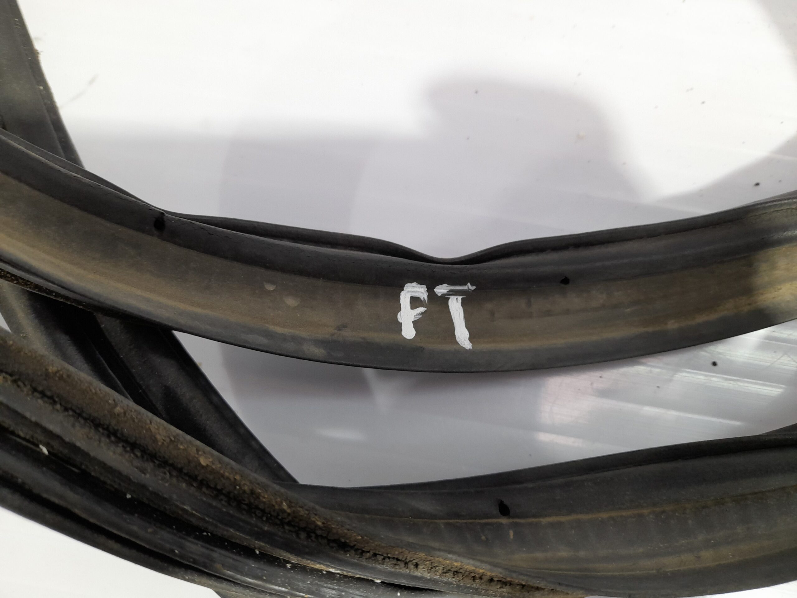 goma_contorno_bn8v_56_951c_mazda_3_berlina_bk_1_6_cd_diesel_cat