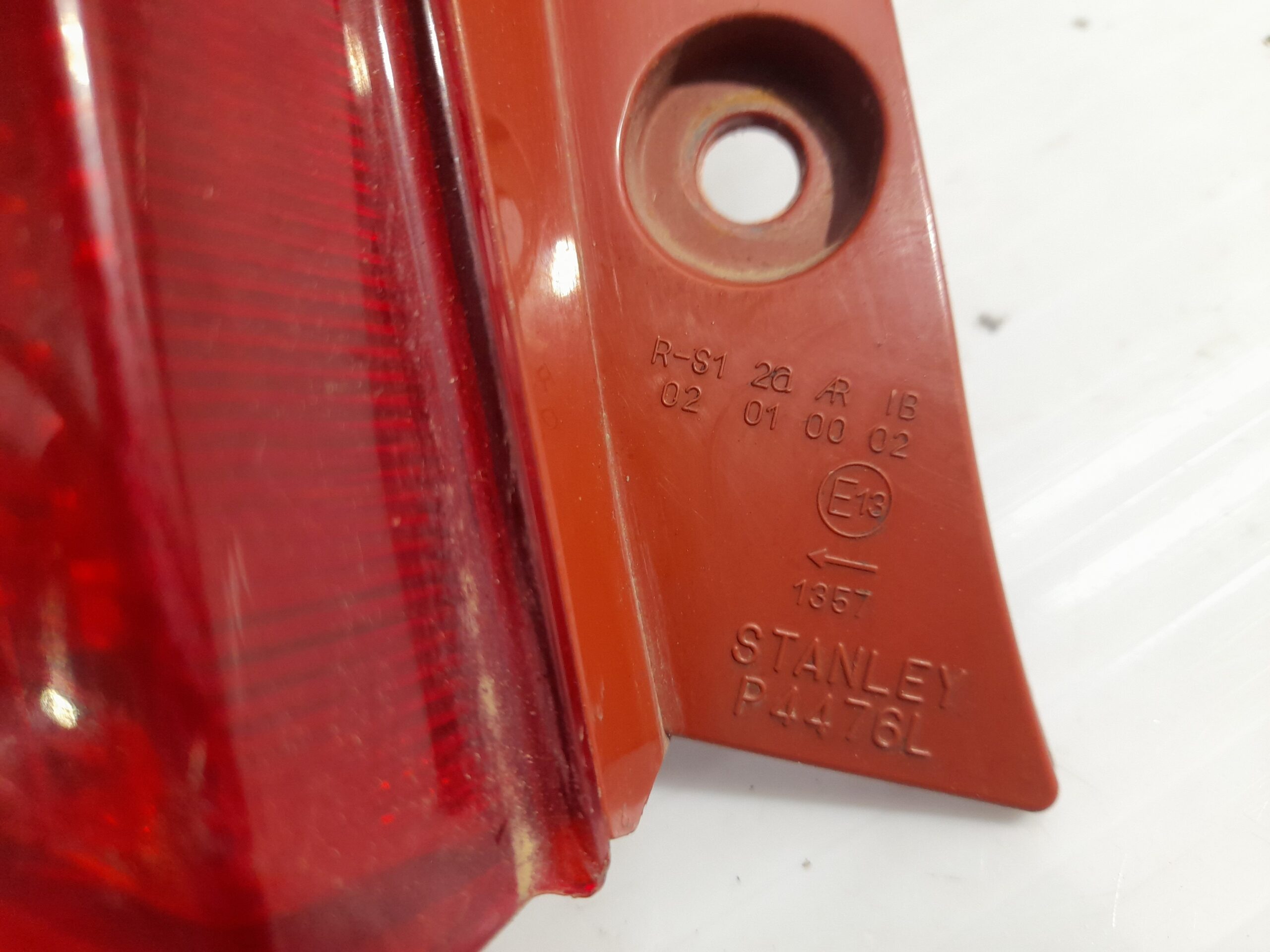 piloto_trasero_izquierdo_p4476l_suzuki_swift_berlina_mz_1_3_16v_cat