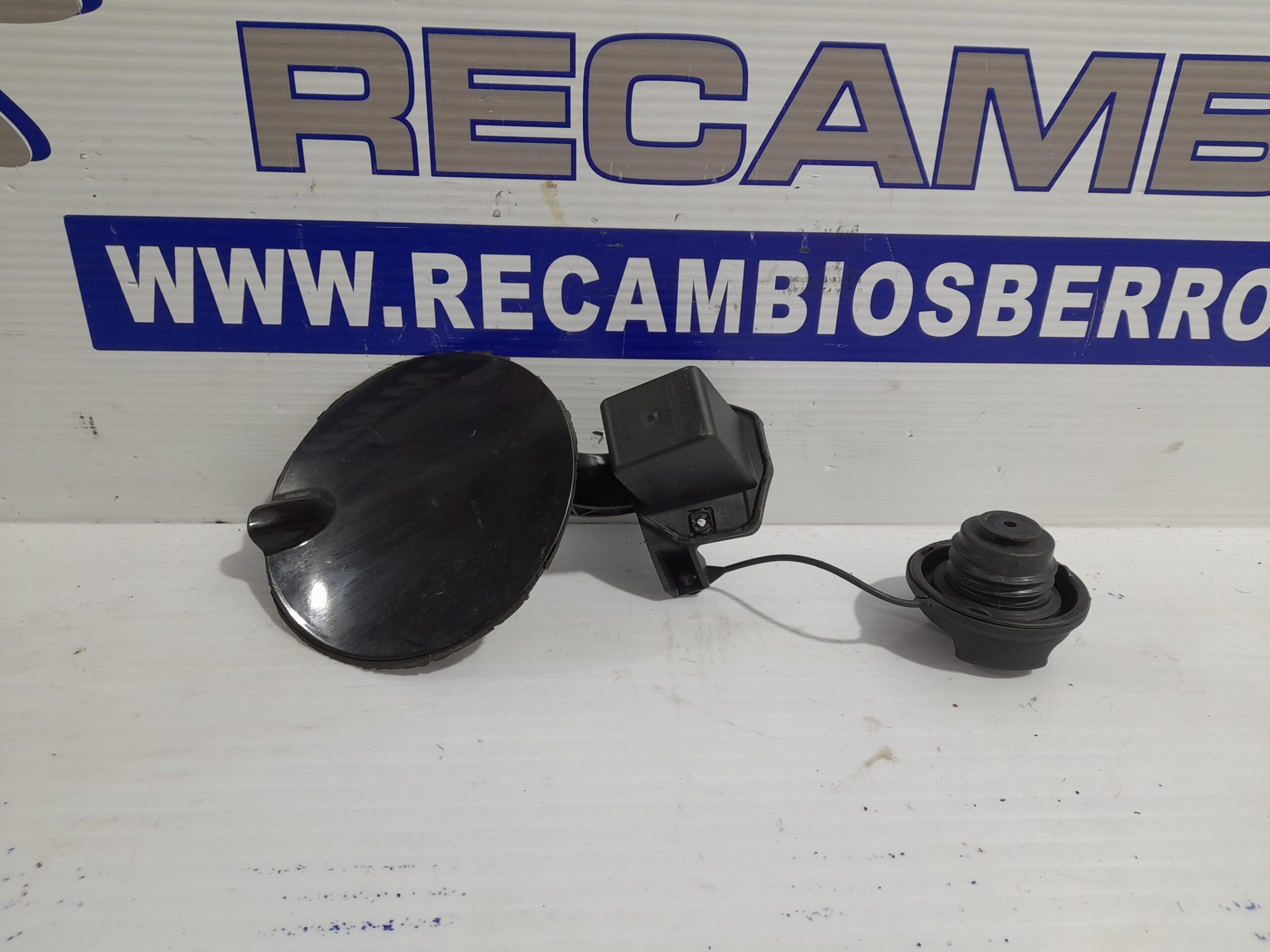 tapa_exterior_combustible_13183306_opel_corsa_d_1_3_16v_cdti