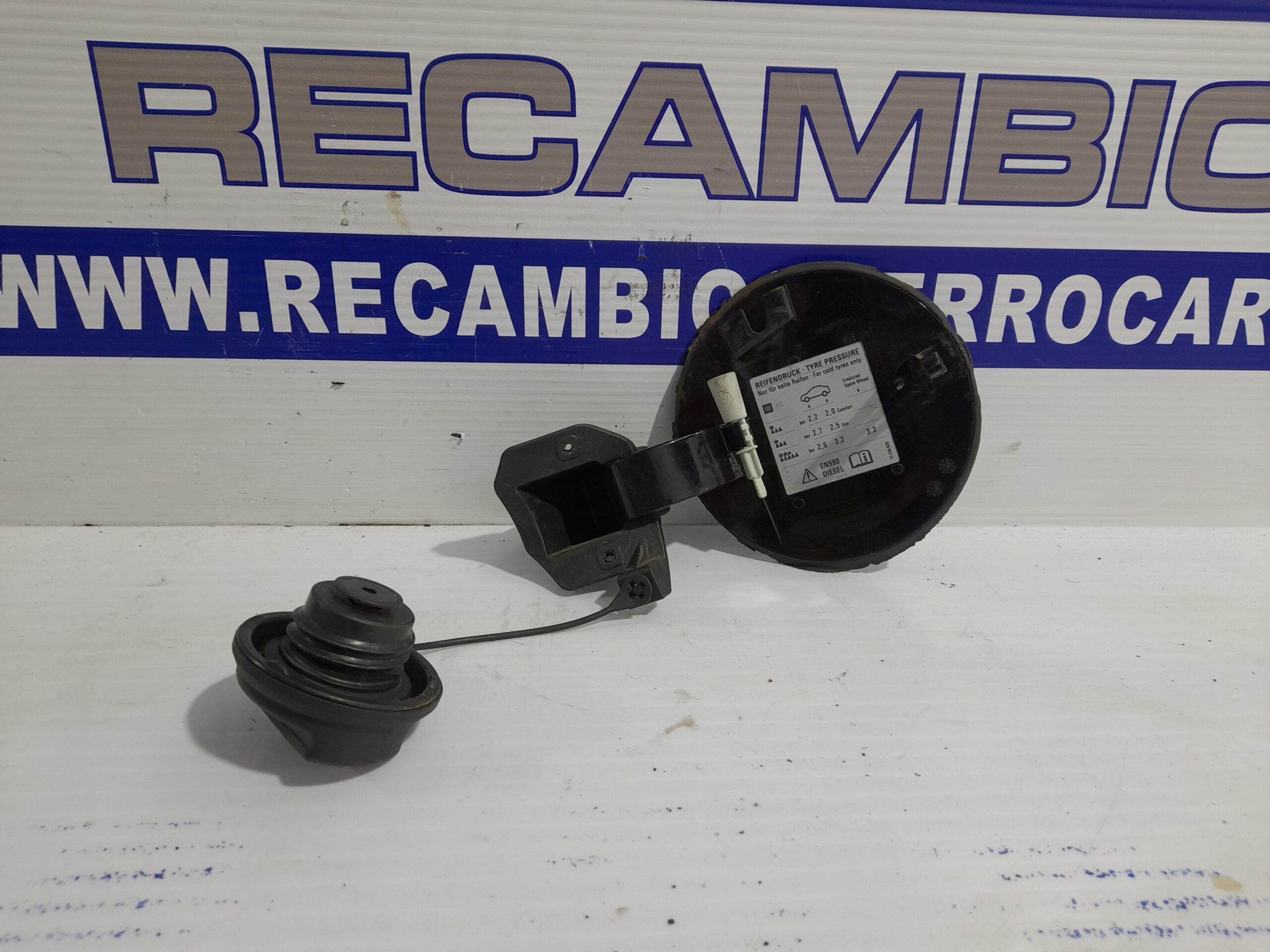 tapa_exterior_combustible_13183306_opel_corsa_d_1_3_16v_cdti