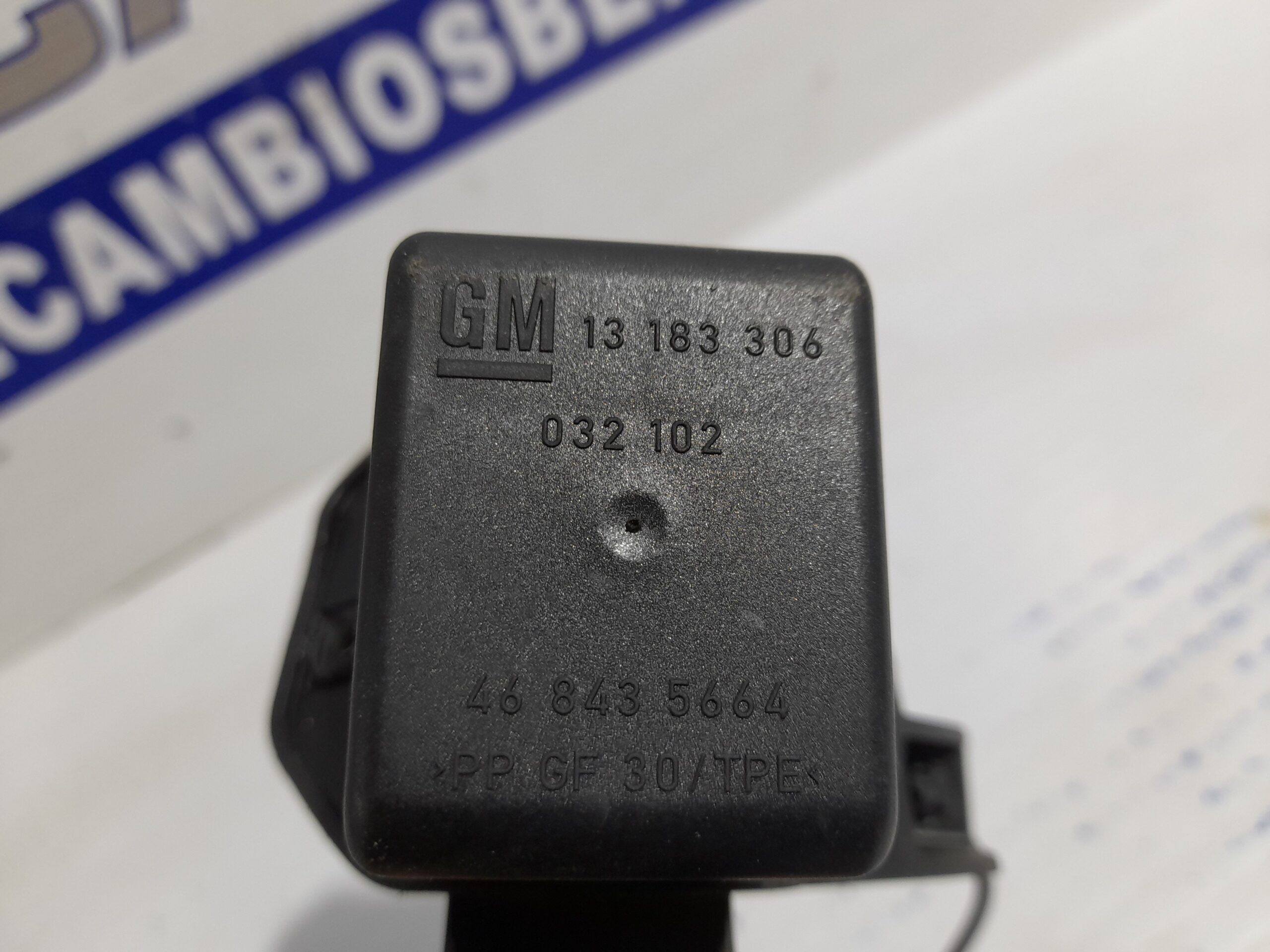 tapa_exterior_combustible_13183306_opel_corsa_d_1_3_16v_cdti