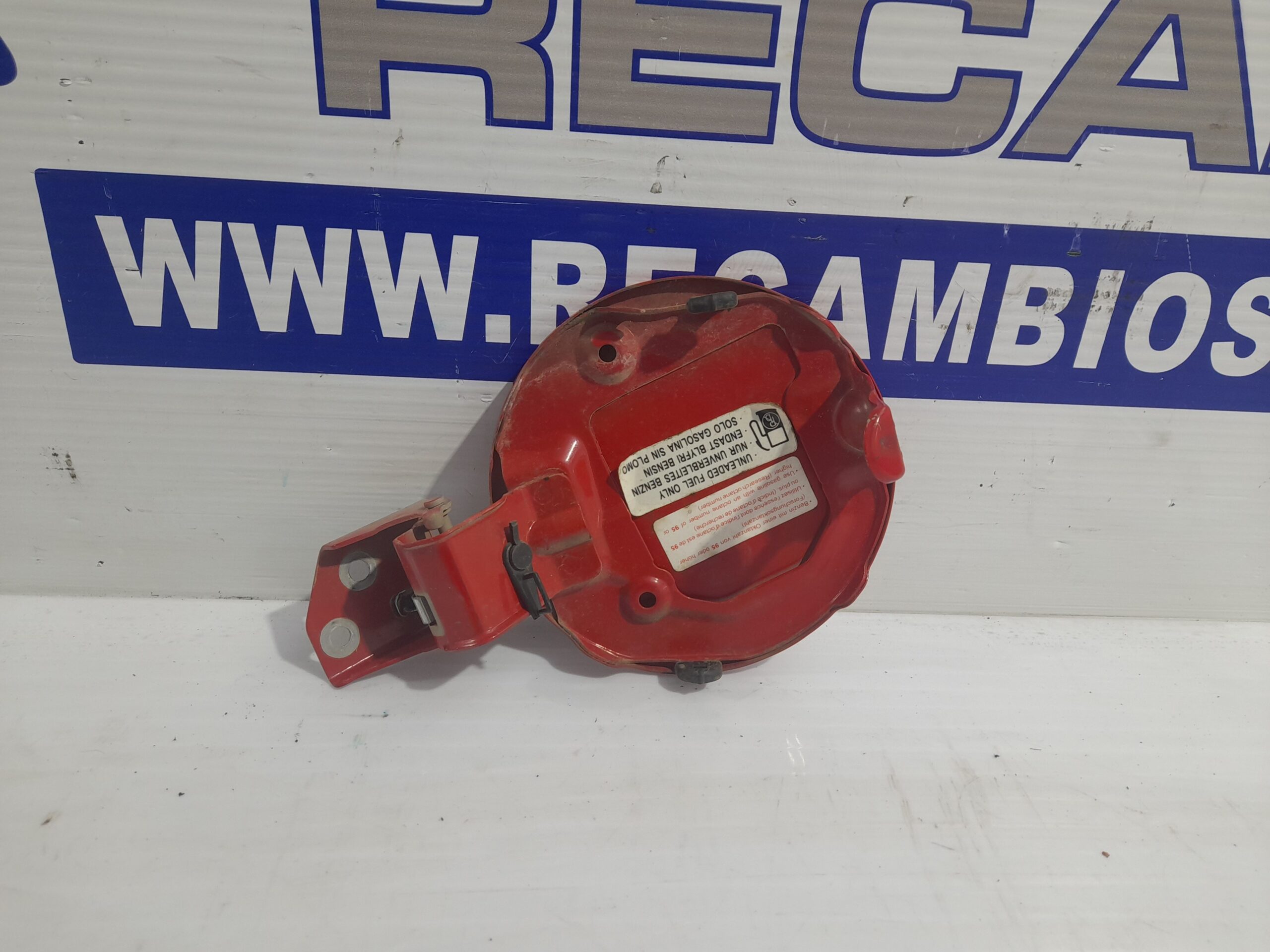 tapa_exterior_combustible_6485063j00_suzuki_swift_berlina_mz_1_3_16v_cat