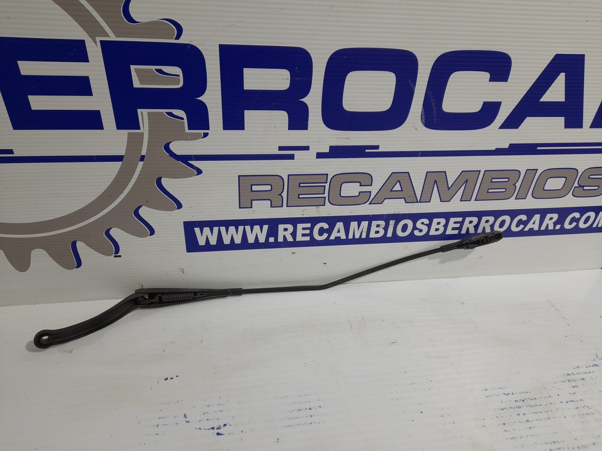 brazo_limpia_delantero_derecho_13182326_opel_corsa_d_1_3_16v_cdti