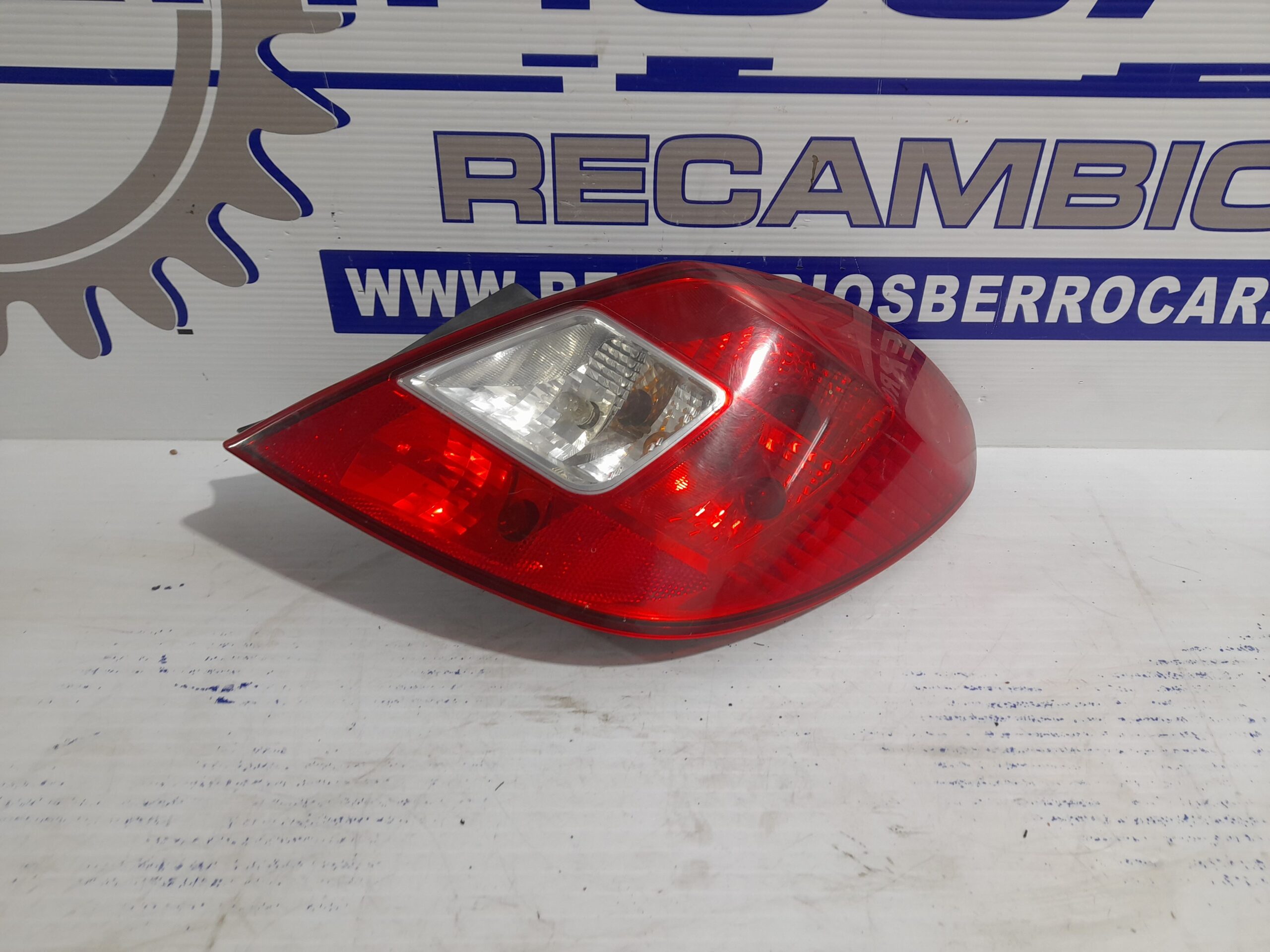 piloto_trasero_derecho_13188046_opel_corsa_d_1_4_16v