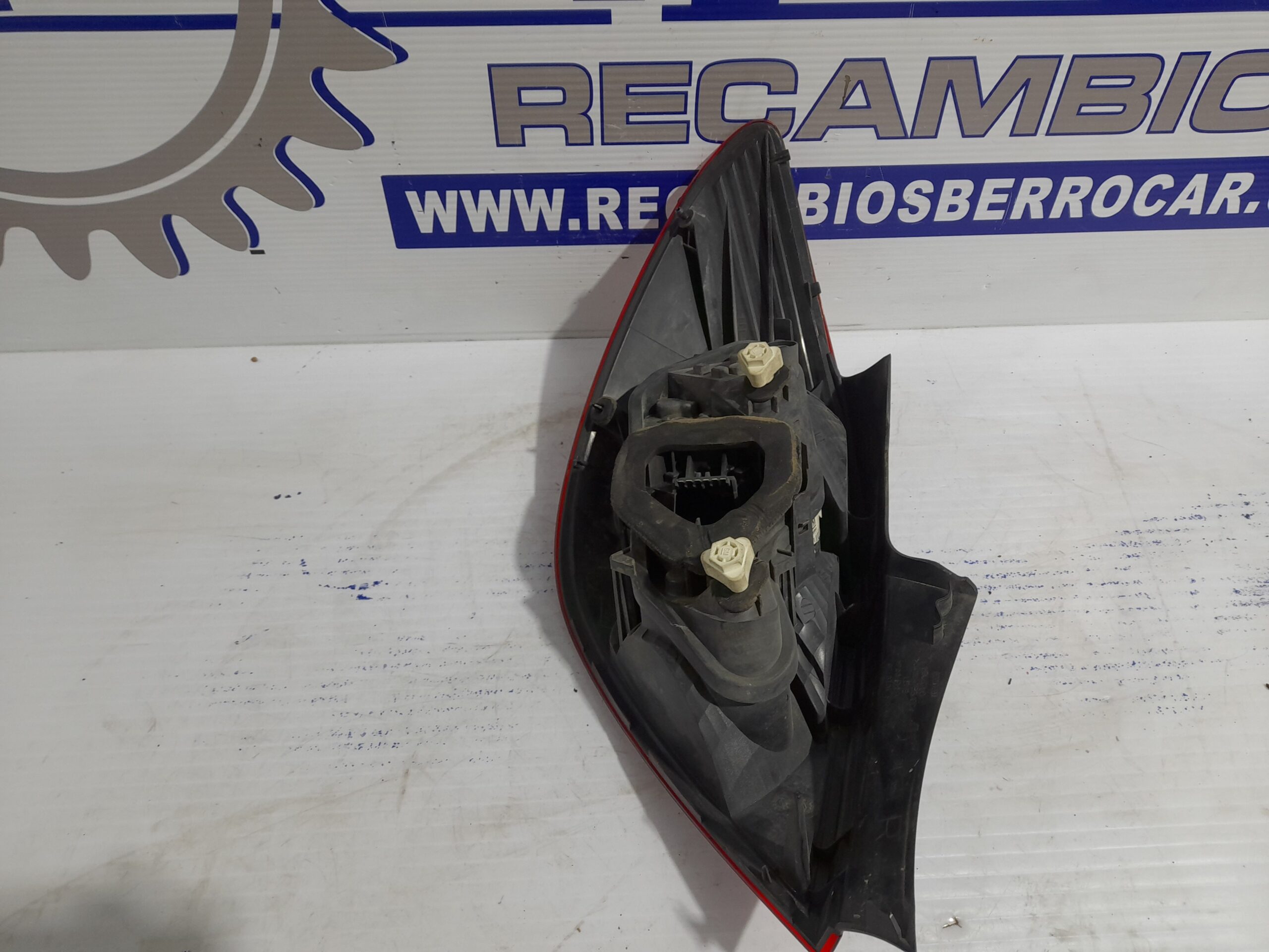 piloto_trasero_derecho_13188046_opel_corsa_d_1_4_16v