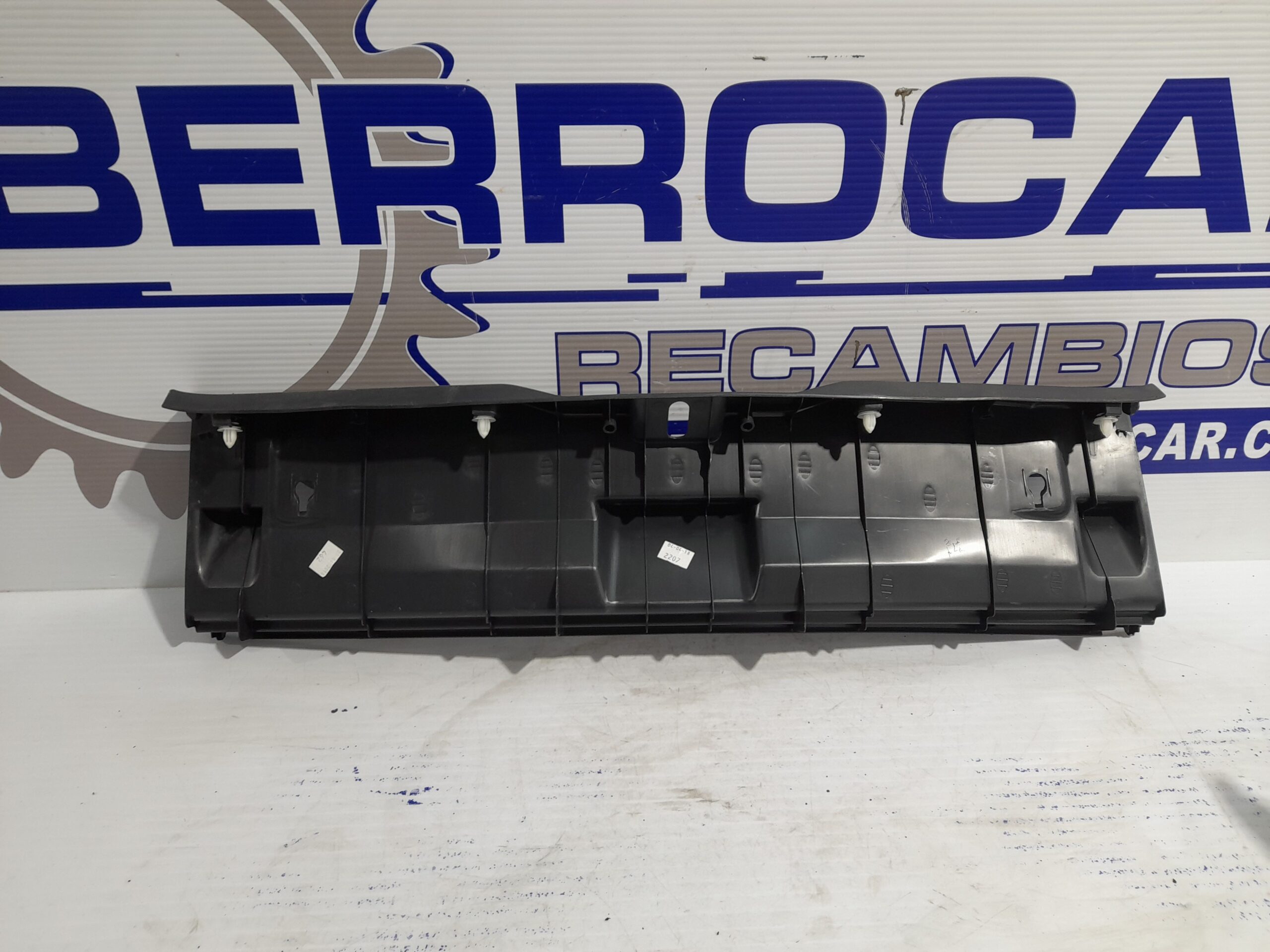 guarnecido_porton_trasero_6471602120_toyota_auris_1_2_16v_turbo_cat