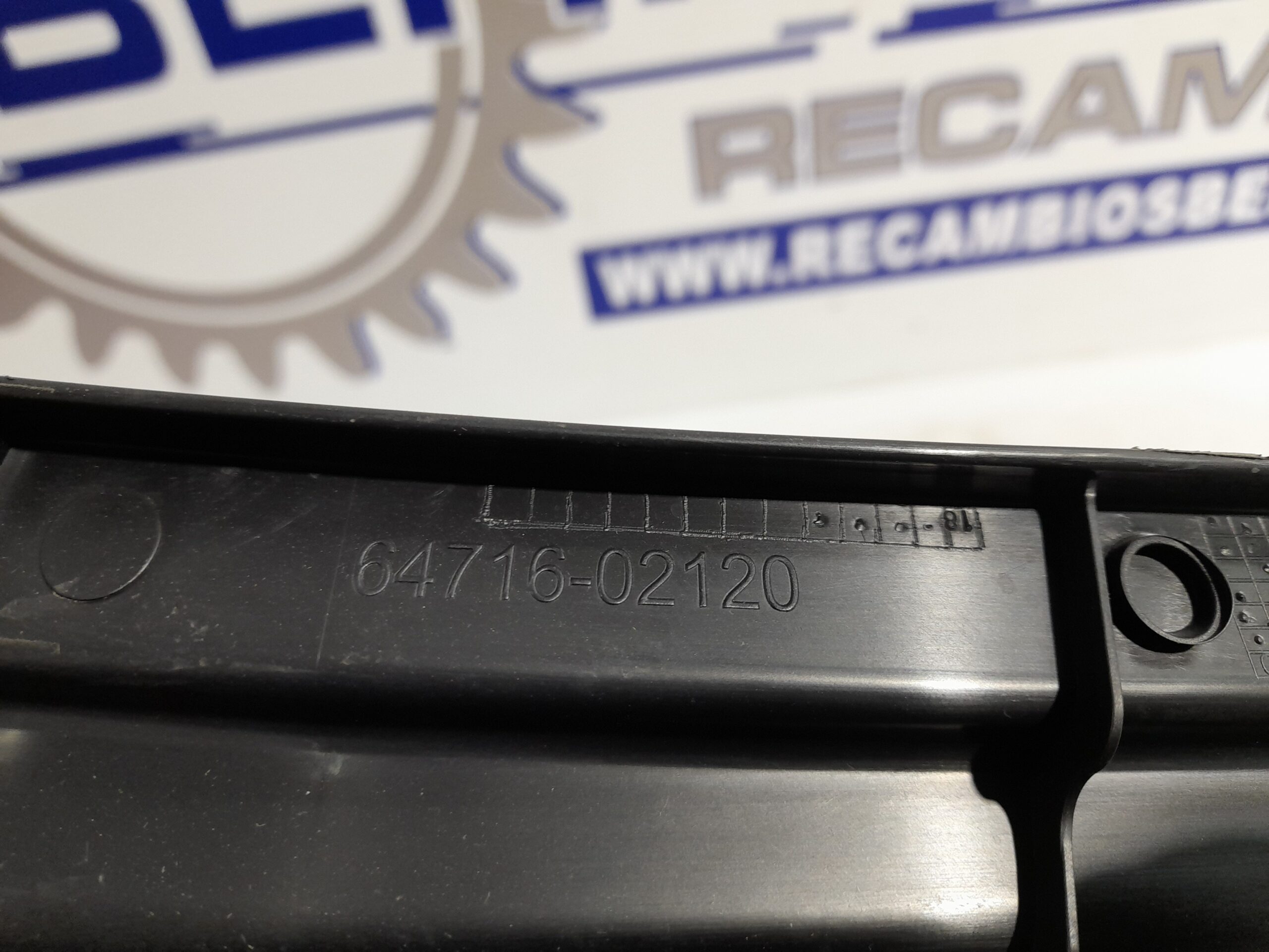 guarnecido_porton_trasero_6471602120_toyota_auris_1_2_16v_turbo_cat