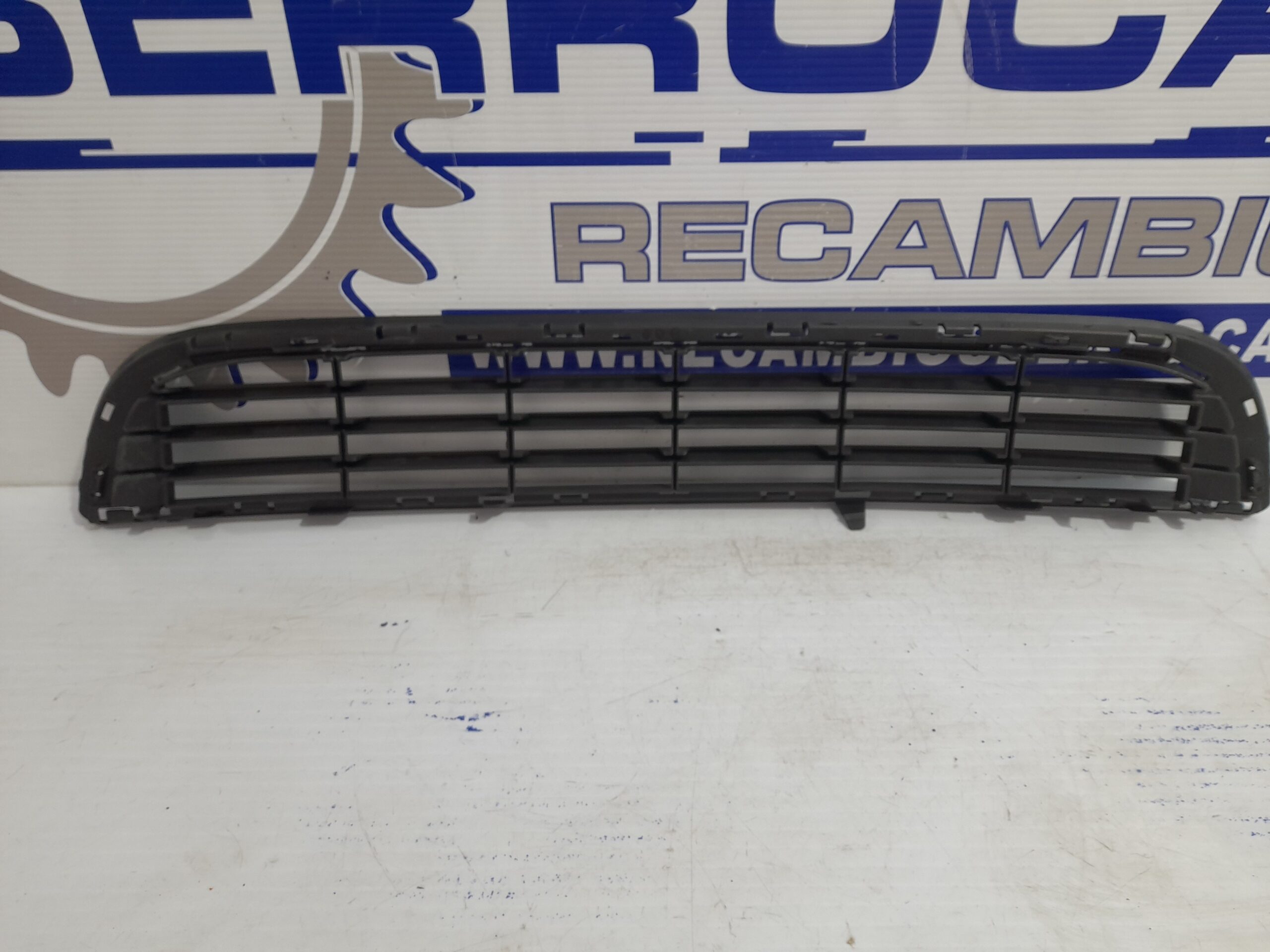 rejilla_delantera_9677603677_citr_n_berlingo_furgon_1_6_blue_hdi_fap