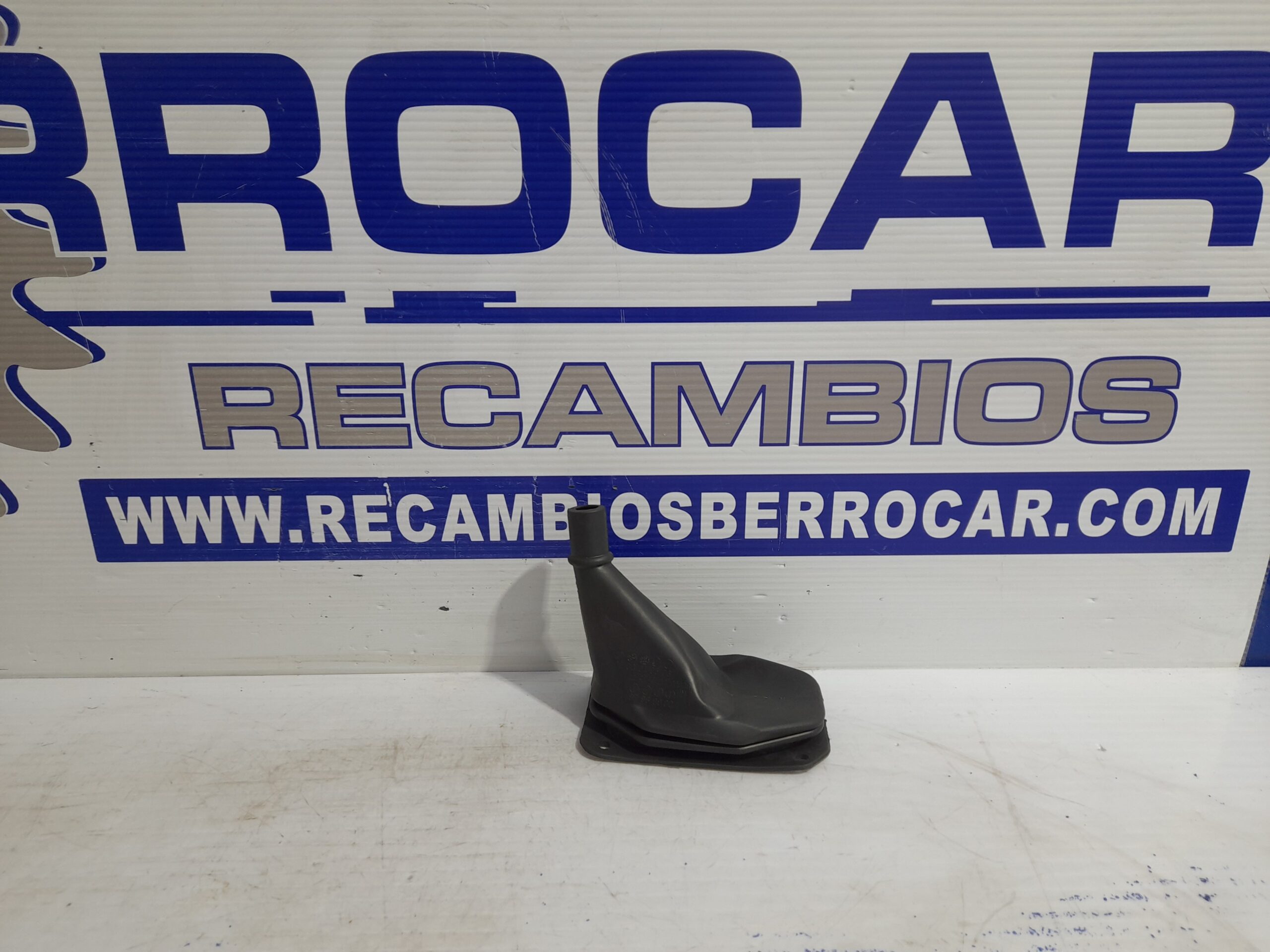 cubierta_palanca_de_cambios_4371202000_hyundai_atos_em