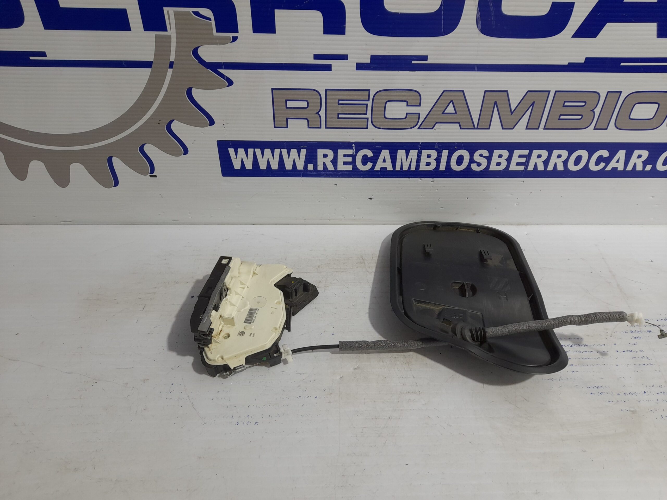 cerradura_puerta_delantera_derecha_16j5e1837016a_skoda_spaceback_5h_1_6_tdi