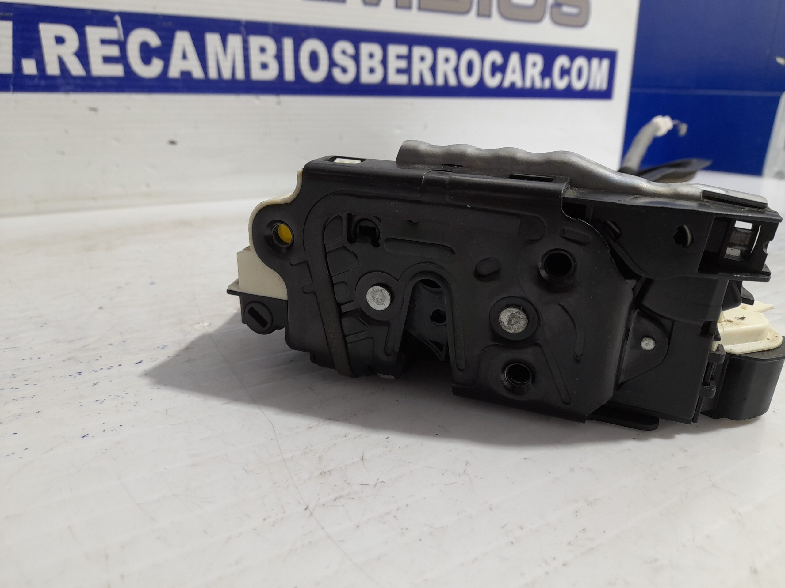 cerradura_puerta_delantera_derecha_16j5e1837016a_skoda_spaceback_5h_1_6_tdi