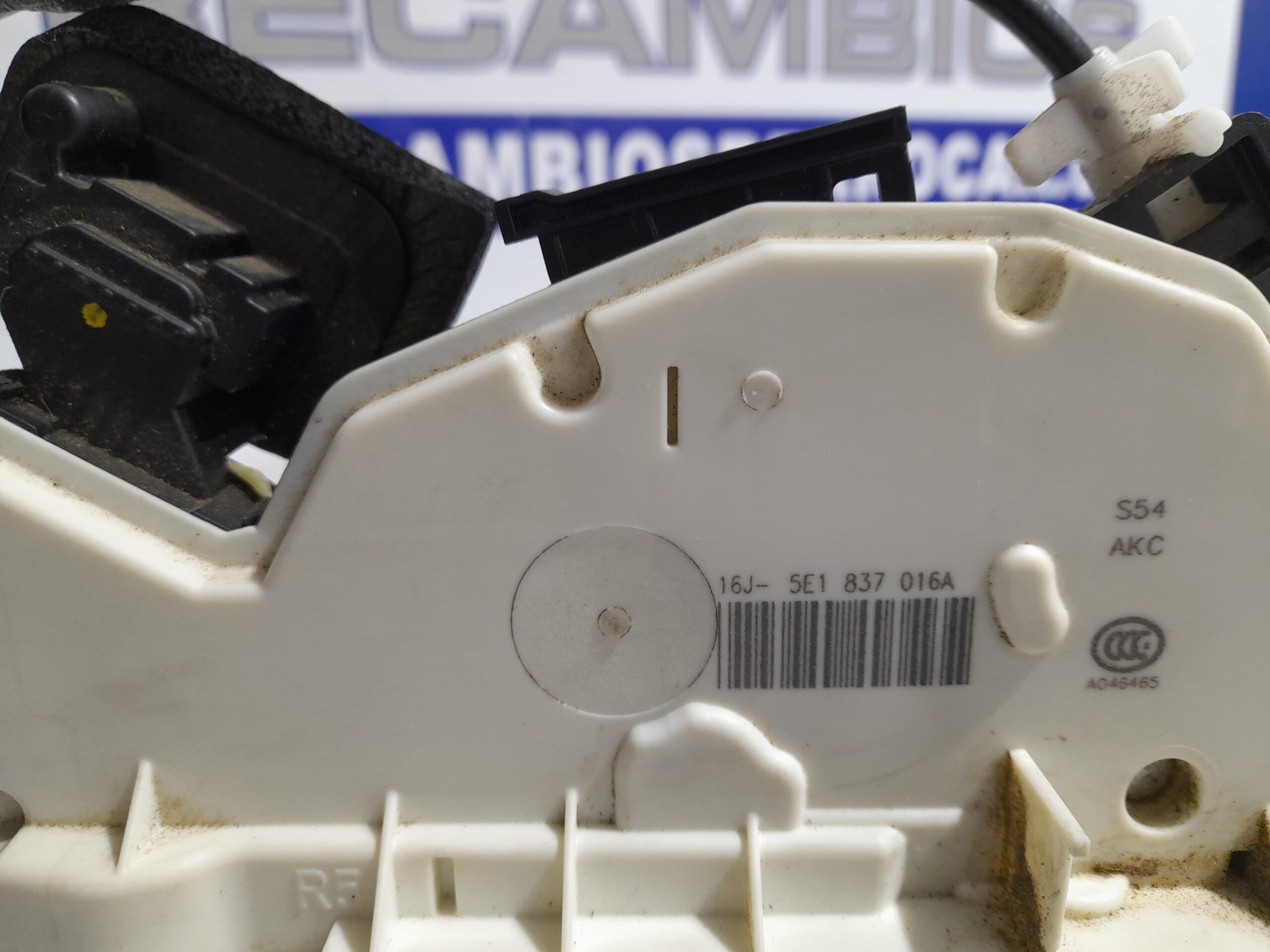 cerradura_puerta_delantera_derecha_16j5e1837016a_skoda_spaceback_5h_1_6_tdi