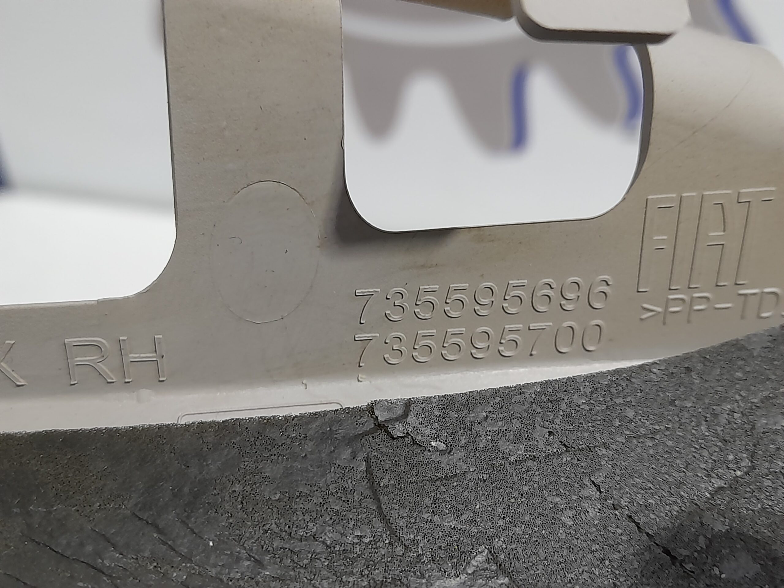 moldura_delantera_derecha_735595700_fiat_doblo_ii_cargo_263_1_3_16v_m_jet_cat