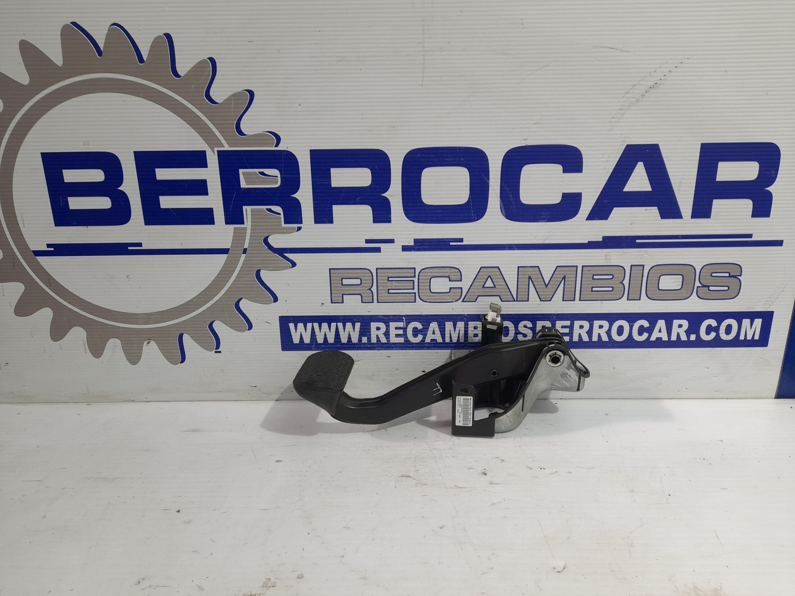 pedal_freno_a2042902001_mercedes_benz_clase_e_w212_lim_2_1_cdi_cat