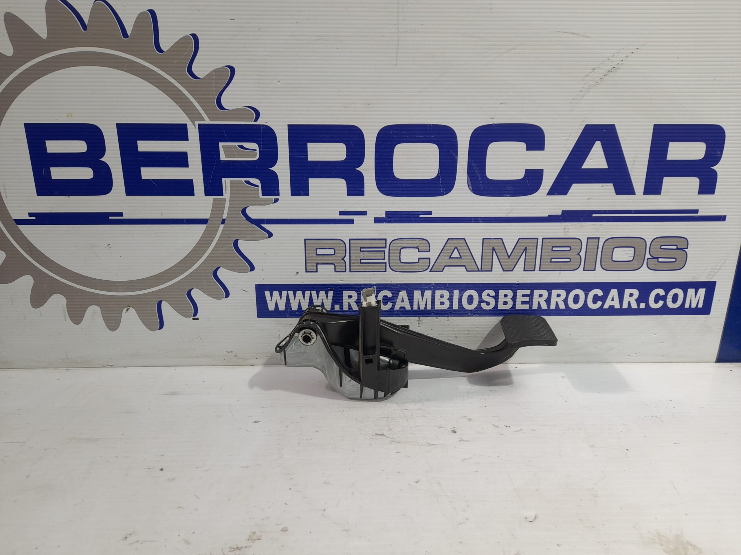 pedal_freno_a2042902001_mercedes_benz_clase_e_w212_lim_2_1_cdi_cat